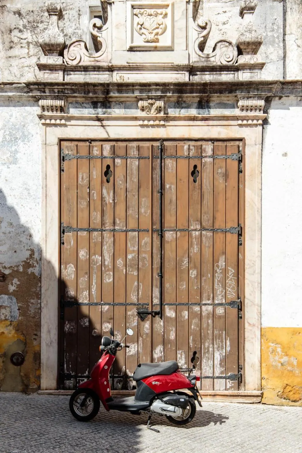 Quiet street view in Heaven Inn Suites & Terrace