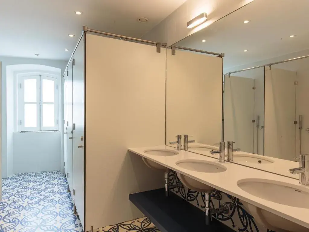 Bed in 12-Bed Mixed Dormitory Room in Heaven Inn Suites & Terrace Bed in 12-Bed Mixed Dormitory Room in Heaven Inn Suites & Terrace