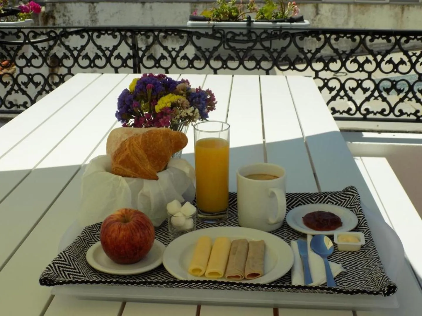 Continental breakfast in Heaven Inn Suites & Terrace