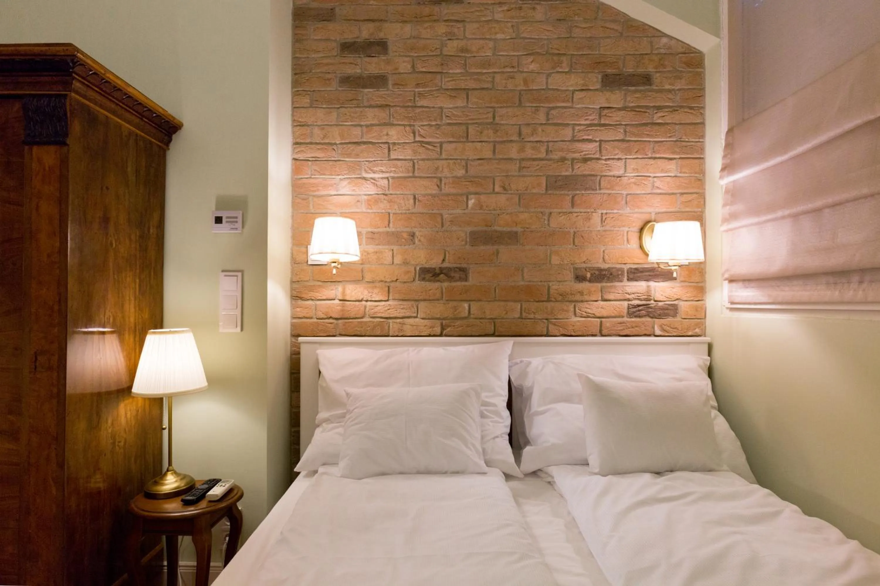 Decorative detail in Roland Apartments