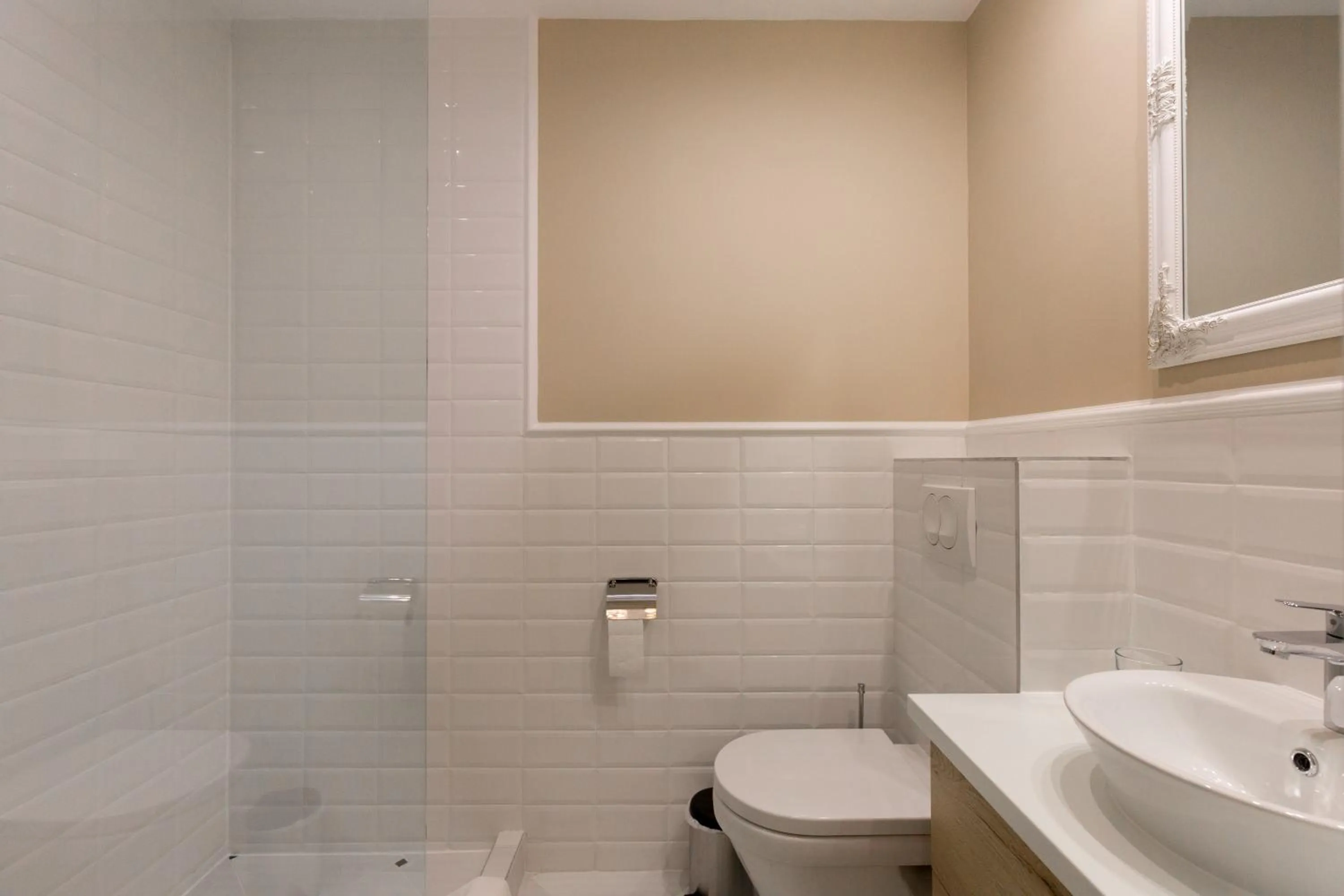 Bathroom in Roland Apartments