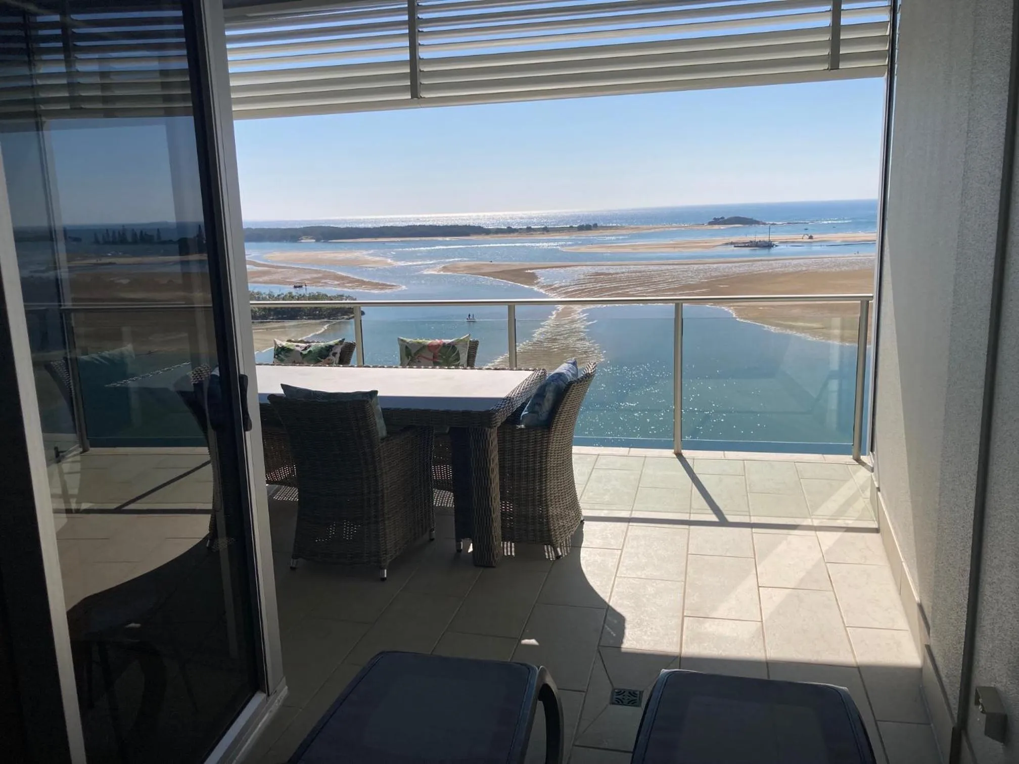 Natural landscape in Waves Maroochy River