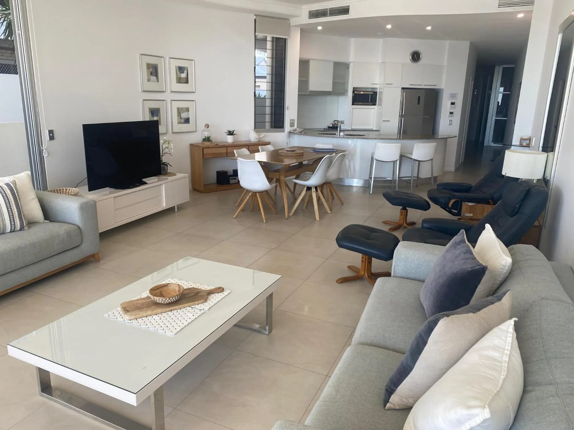 TV and multimedia in Waves Maroochy River