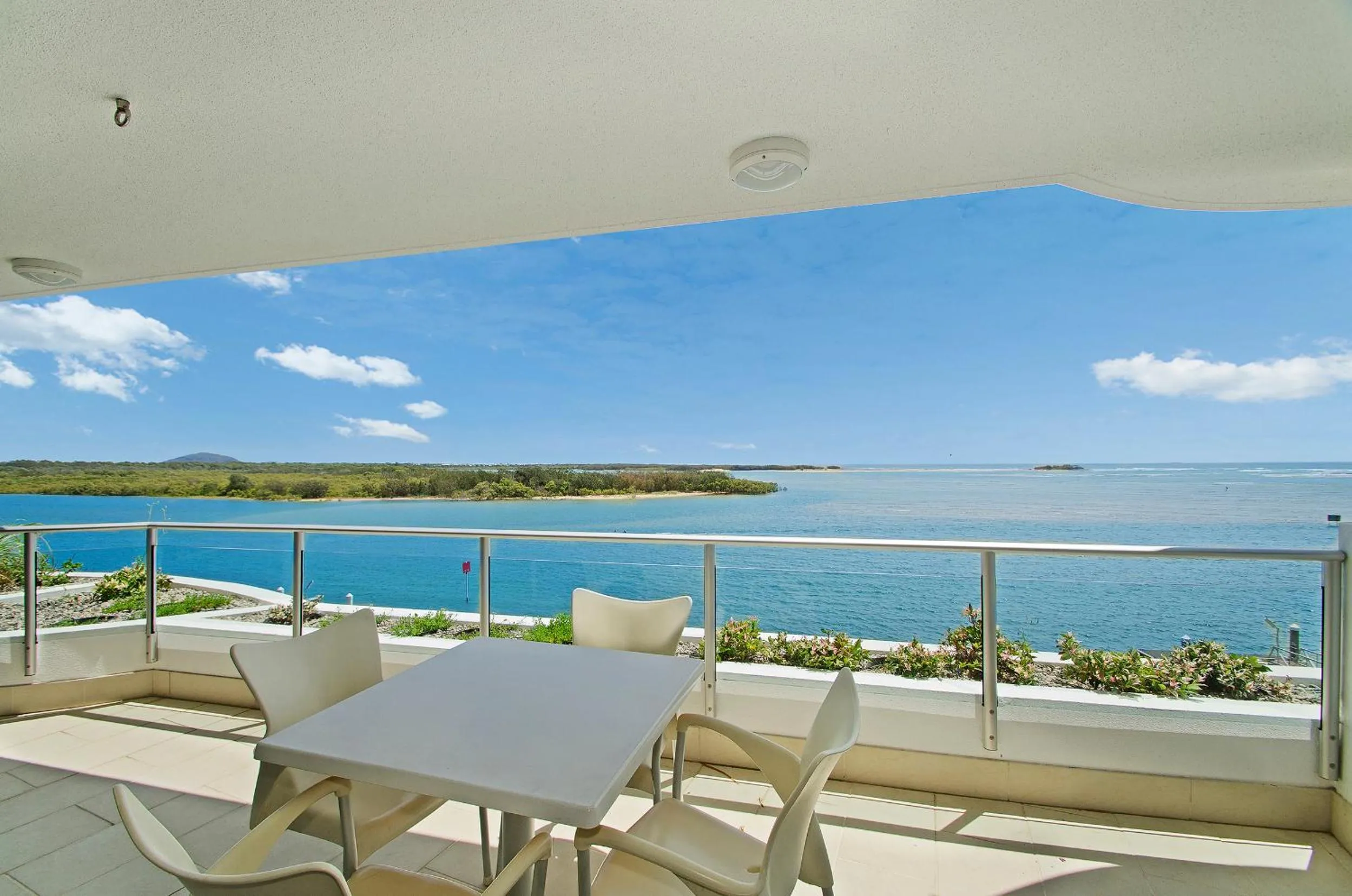 Balcony/Terrace in Waves Maroochy River