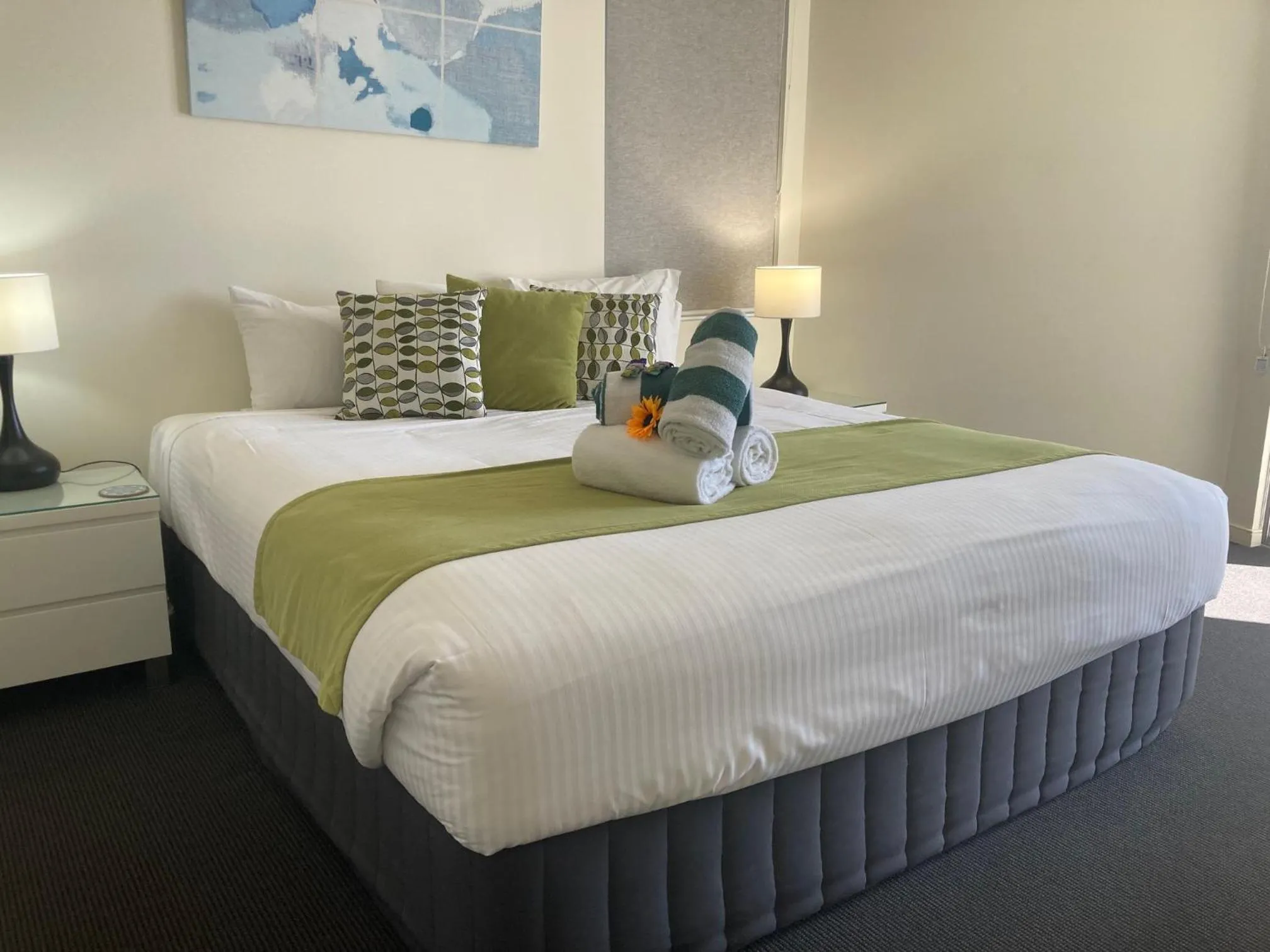 Bedroom, Bed in Waves Maroochy River