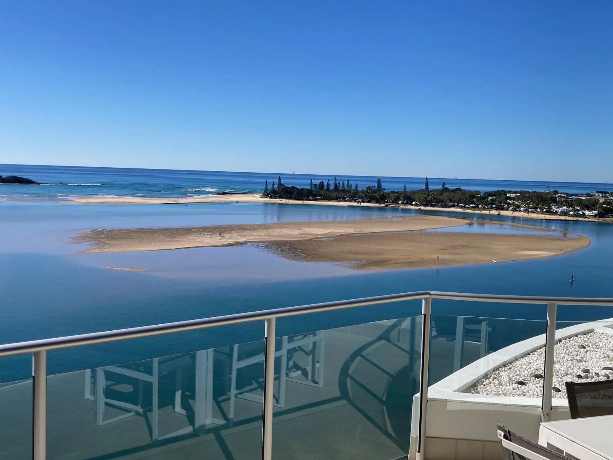 Natural landscape in Waves Maroochy River