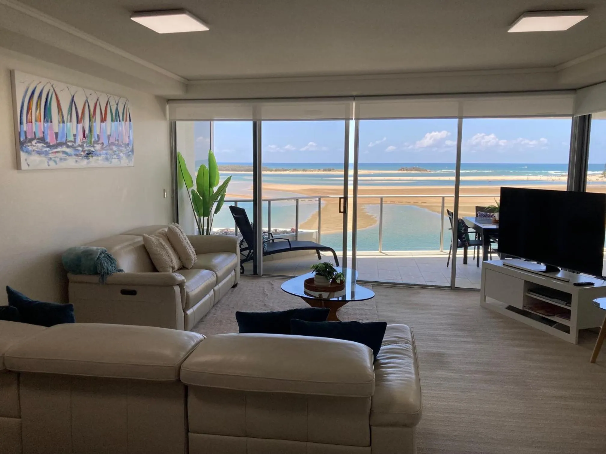 Natural landscape in Waves Maroochy River