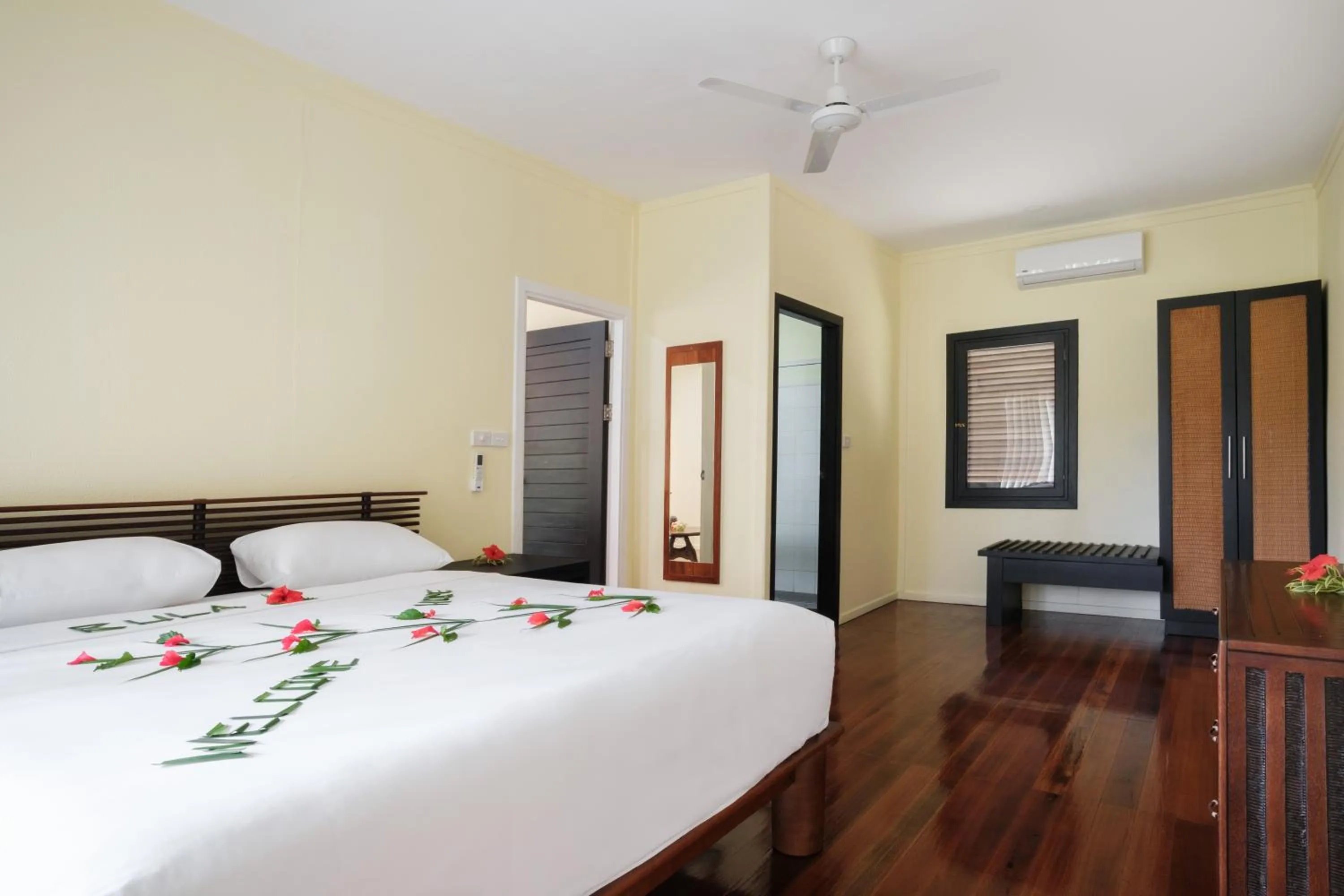 Bed in Yatule Resort & Spa