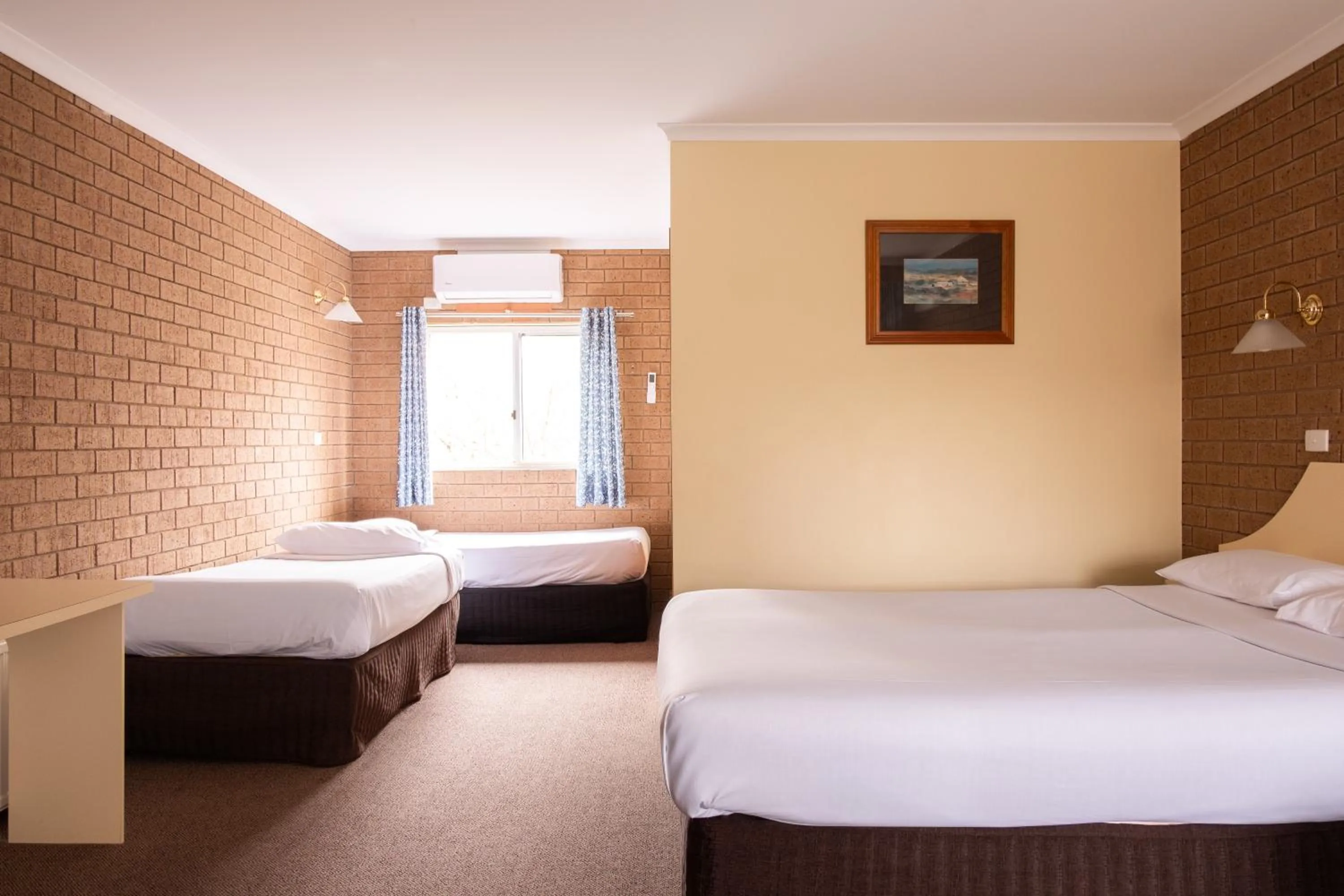 Bedroom, Bed in Hepburn Springs Motor Inn