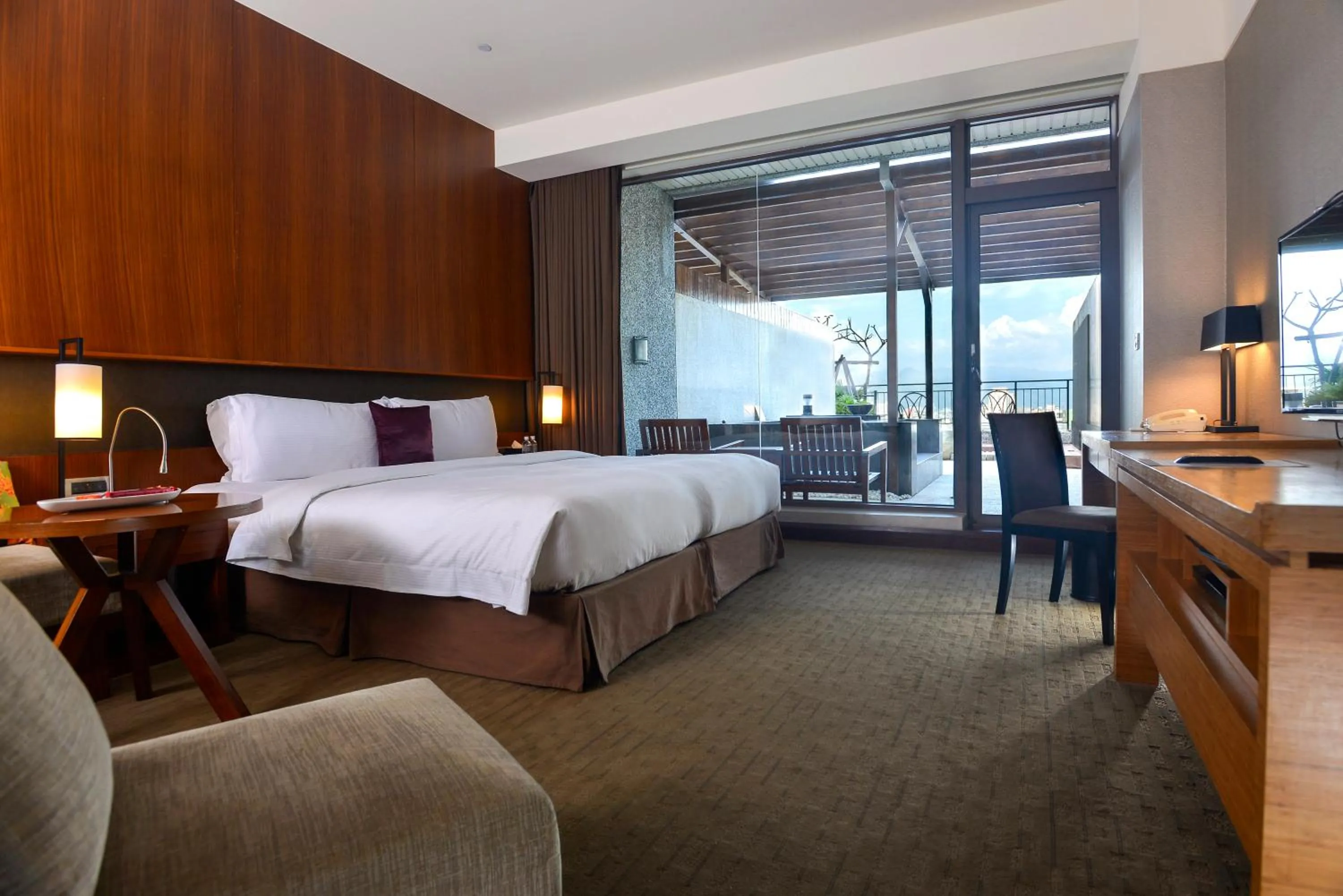 Photo of the whole room, Bed in Silks Place Yilan