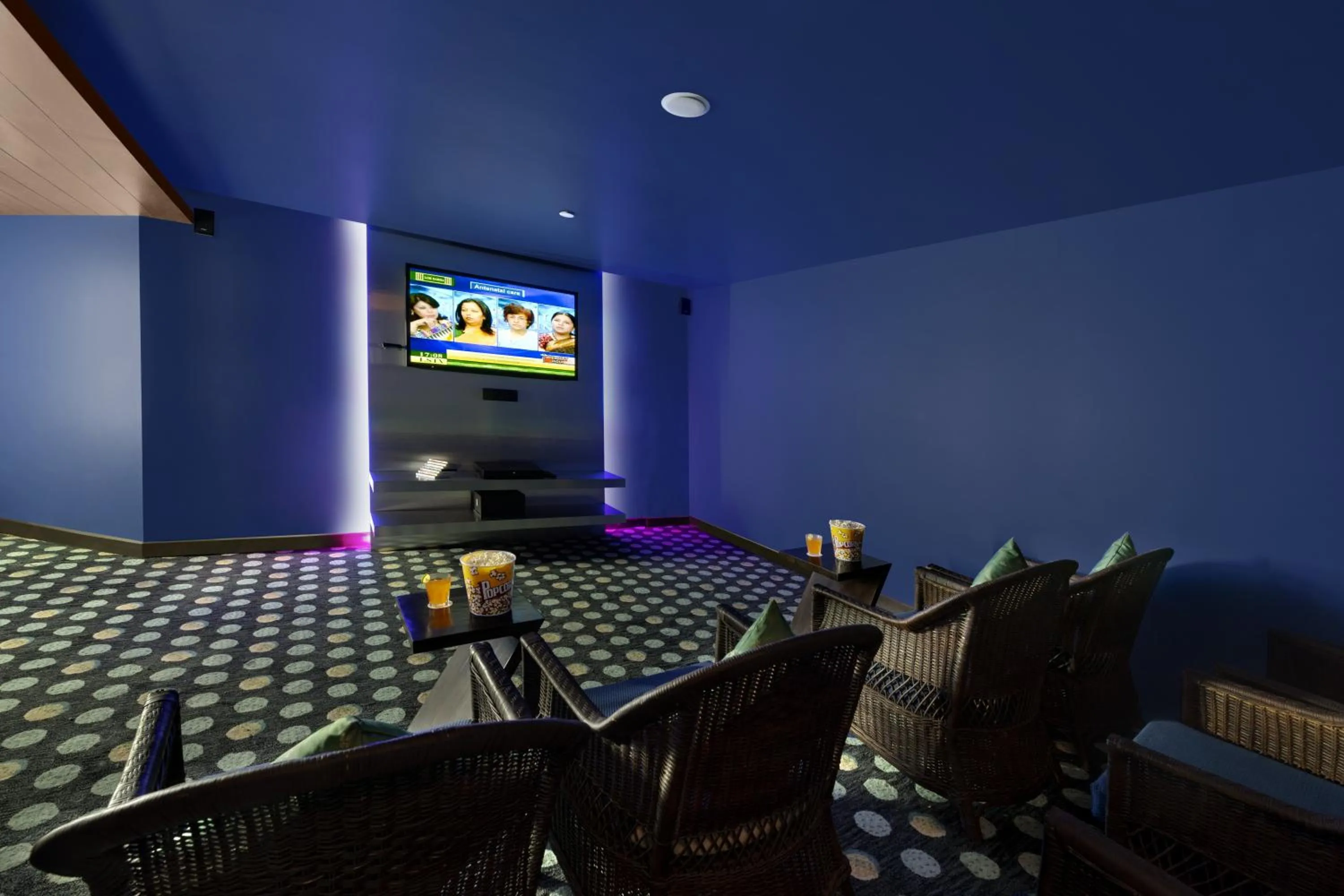 Communal lounge/ TV room in Kenilworth Resort & Spa, Goa