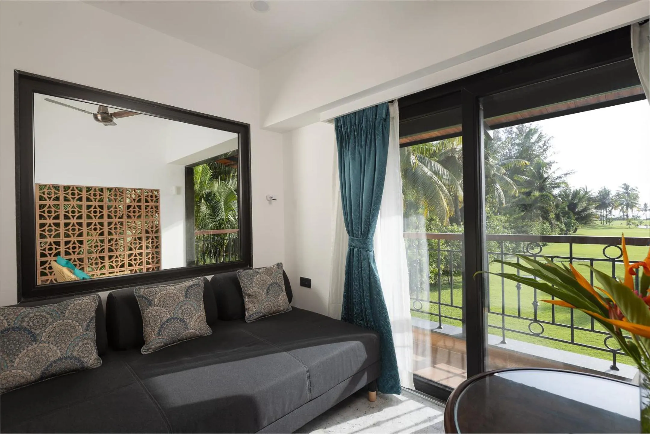 Garden view, Bed in Kenilworth Resort & Spa, Goa