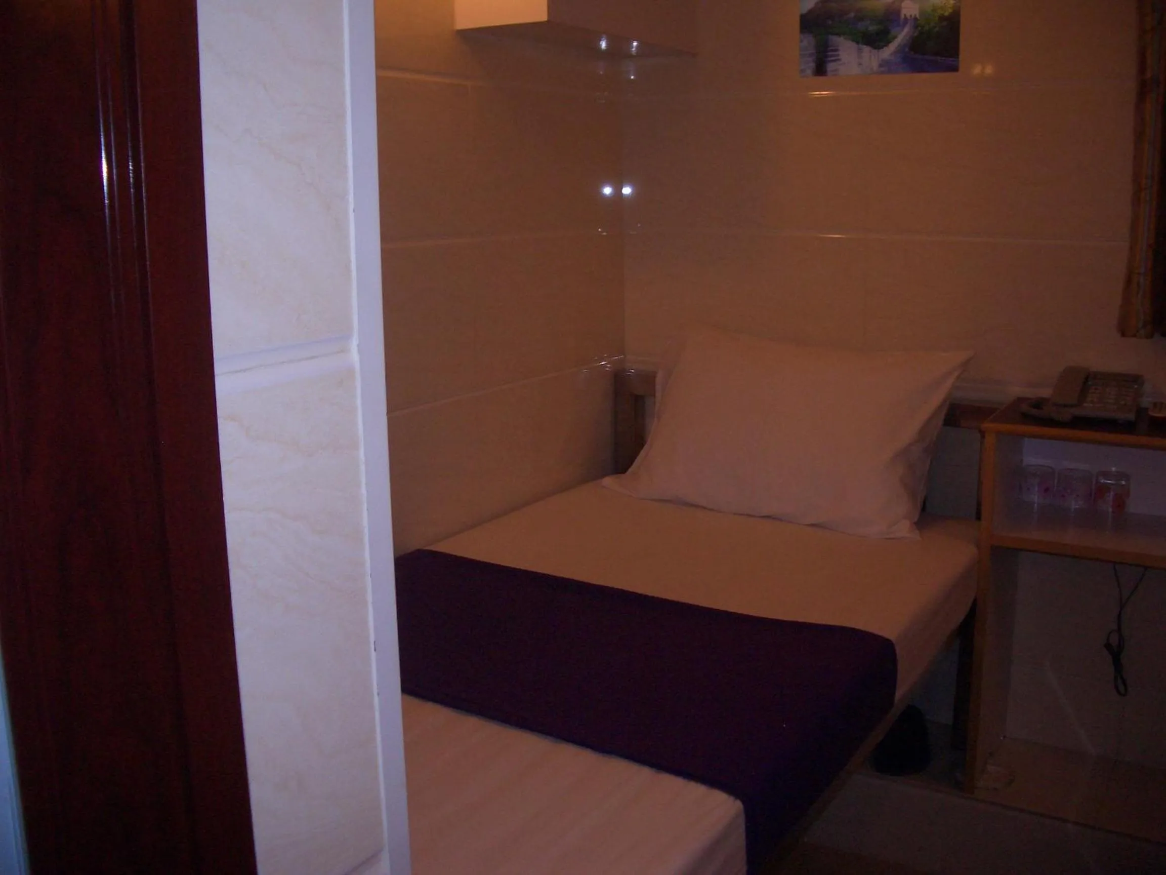 Bed in Maple Leaf Guest House