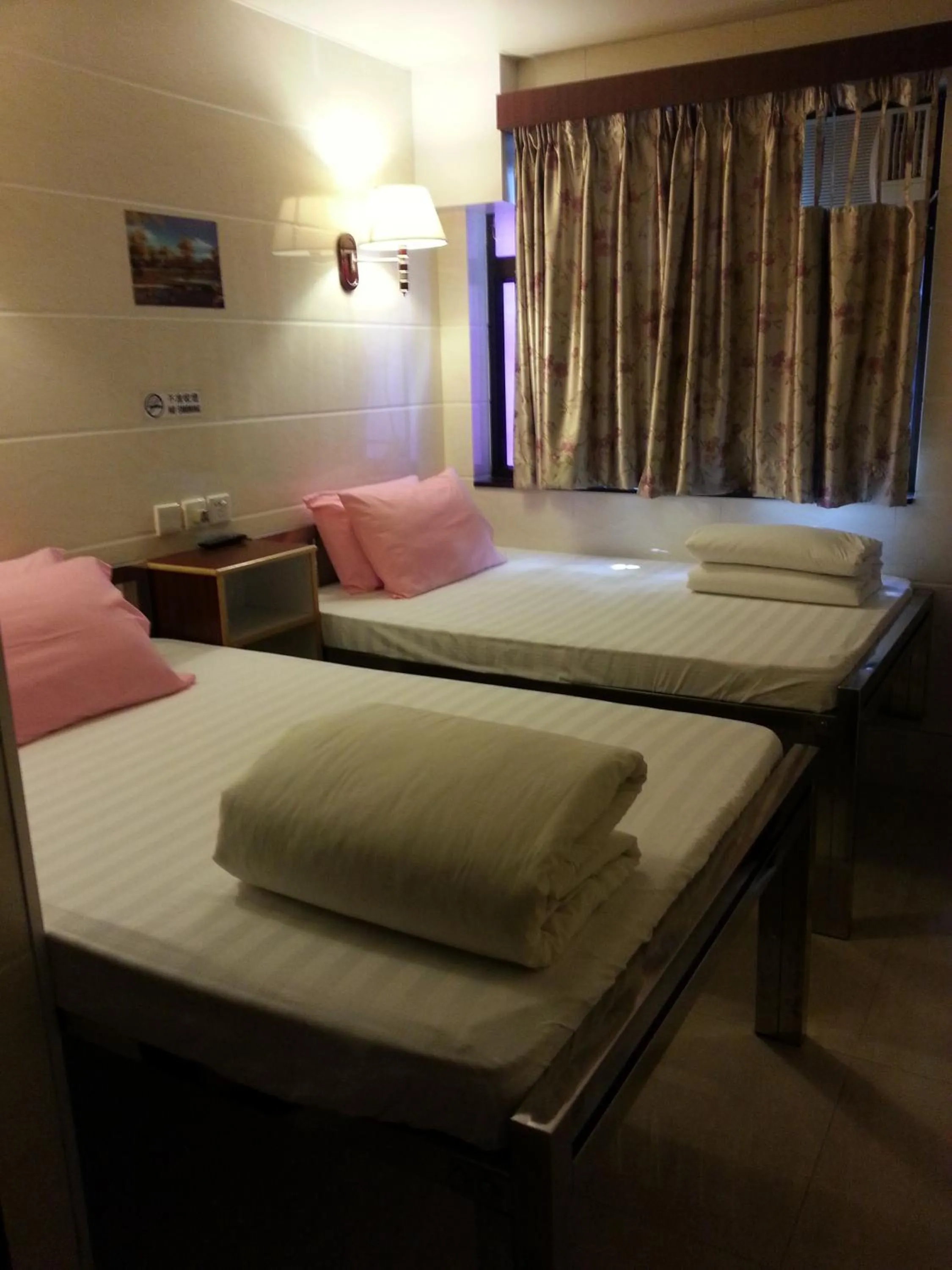 Bed in Maple Leaf Guest House