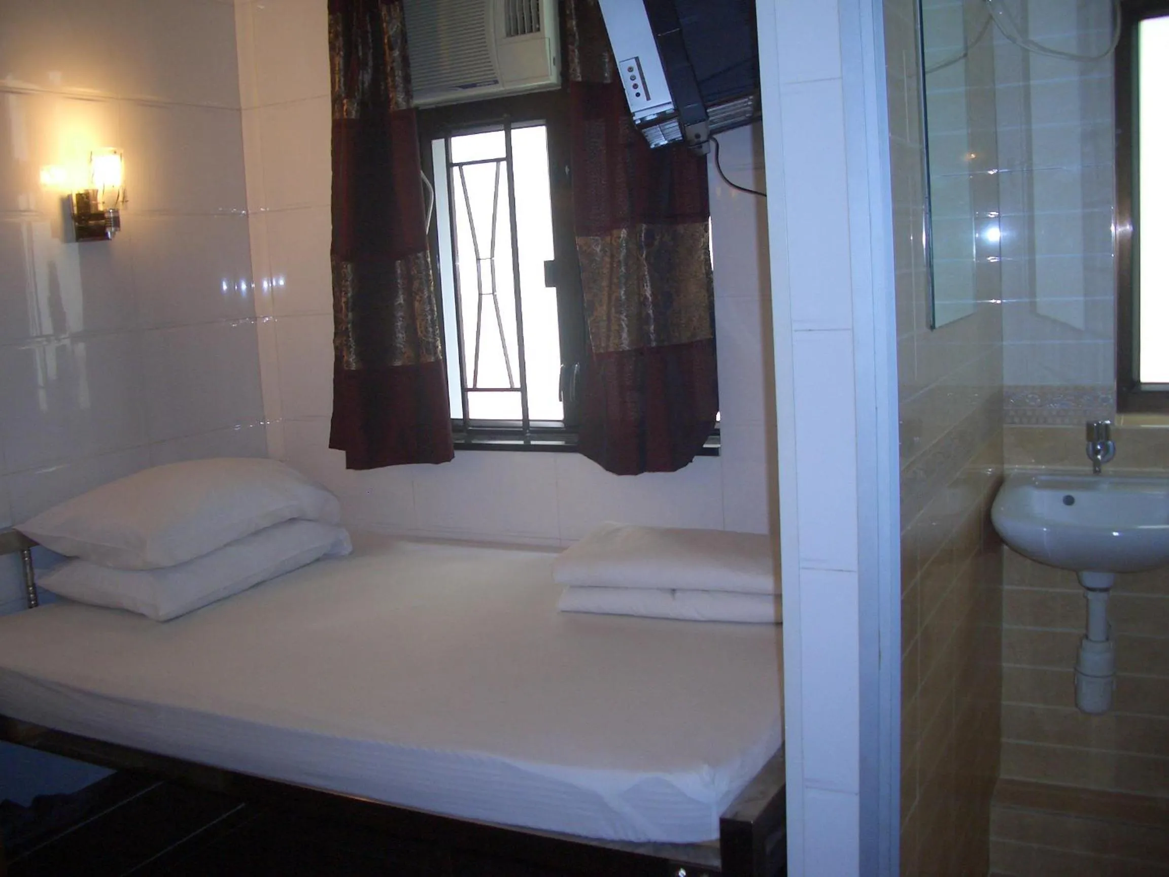 Bed in Maple Leaf Guest House