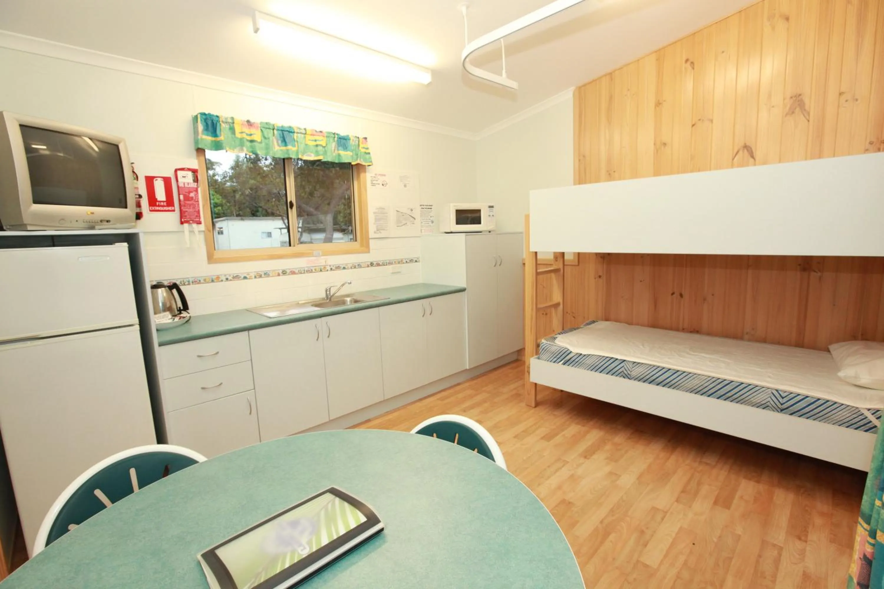 Kitchen or kitchenette, Bed in Lakesea Park