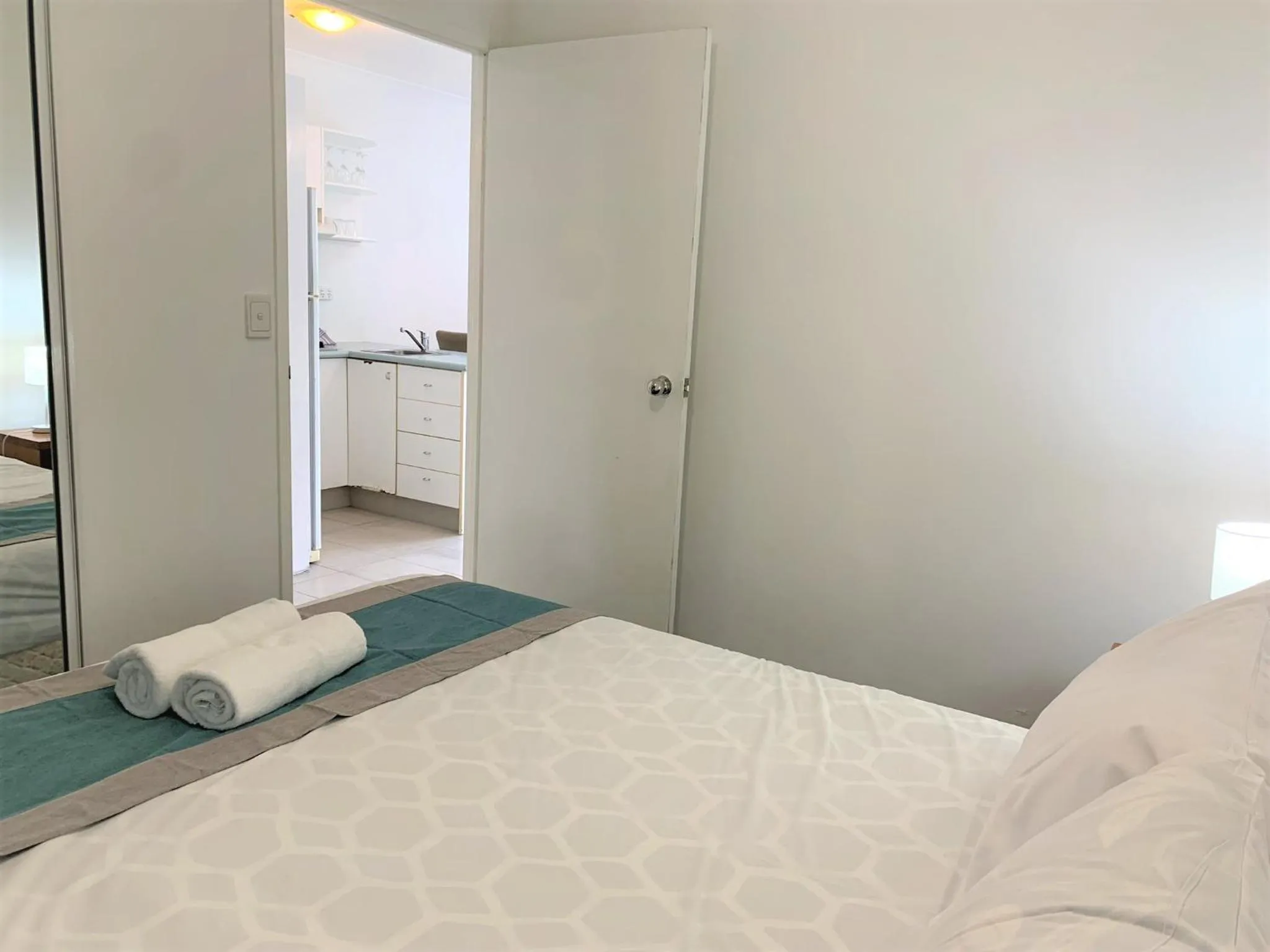 Bed in Broadwater Keys Holiday Apartments