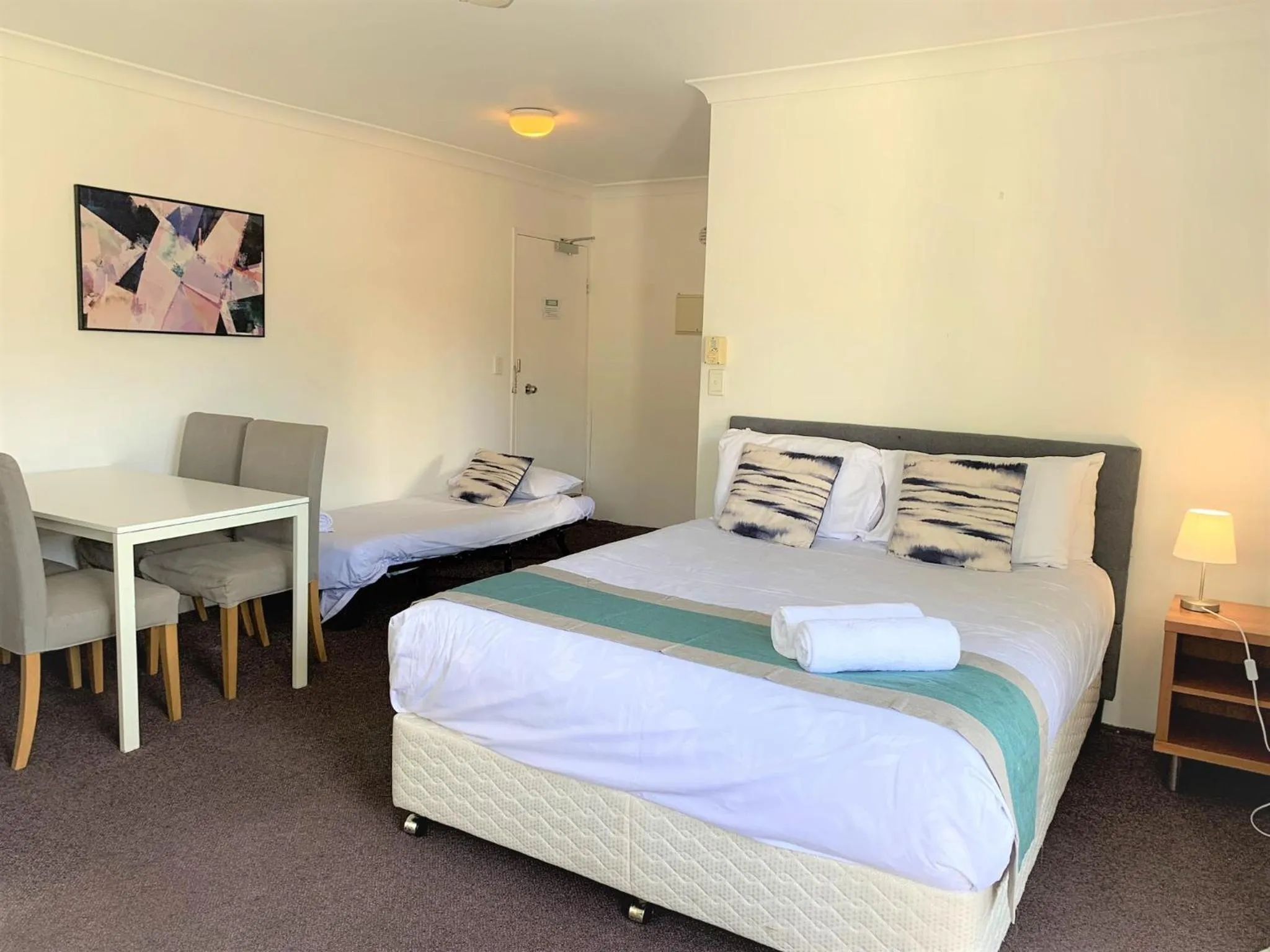 Bed in Broadwater Keys Holiday Apartments