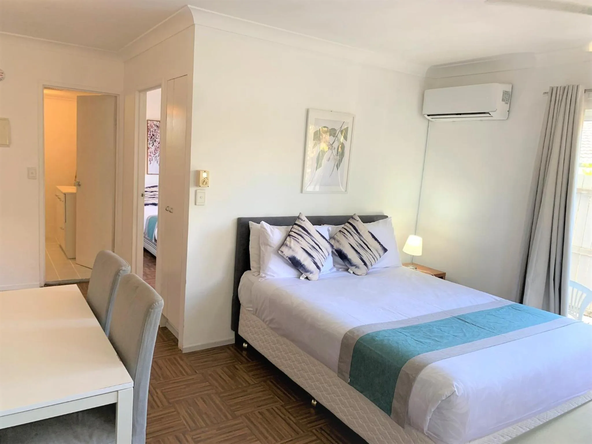 Bed in Broadwater Keys Holiday Apartments