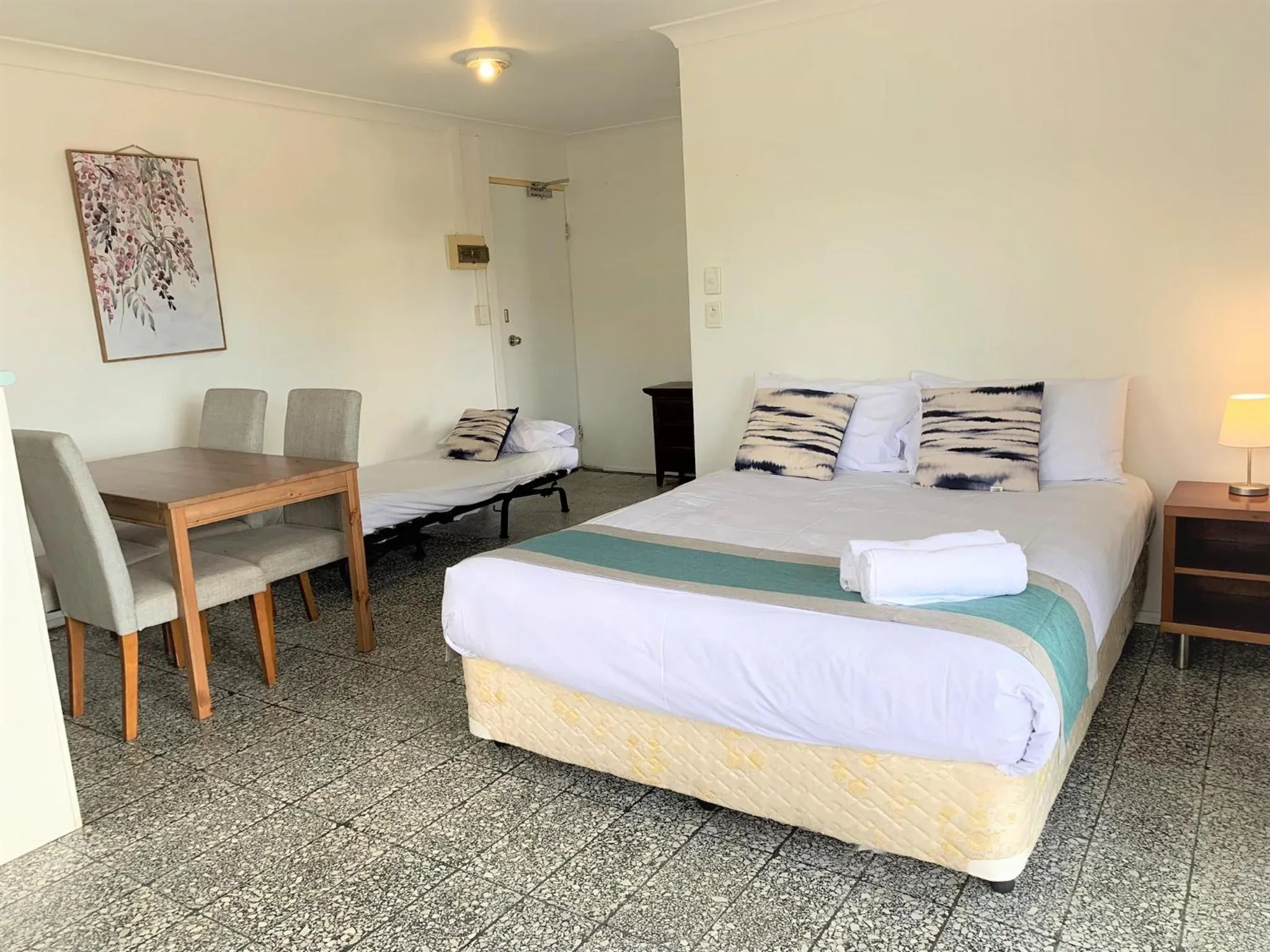 Bed in Broadwater Keys Holiday Apartments