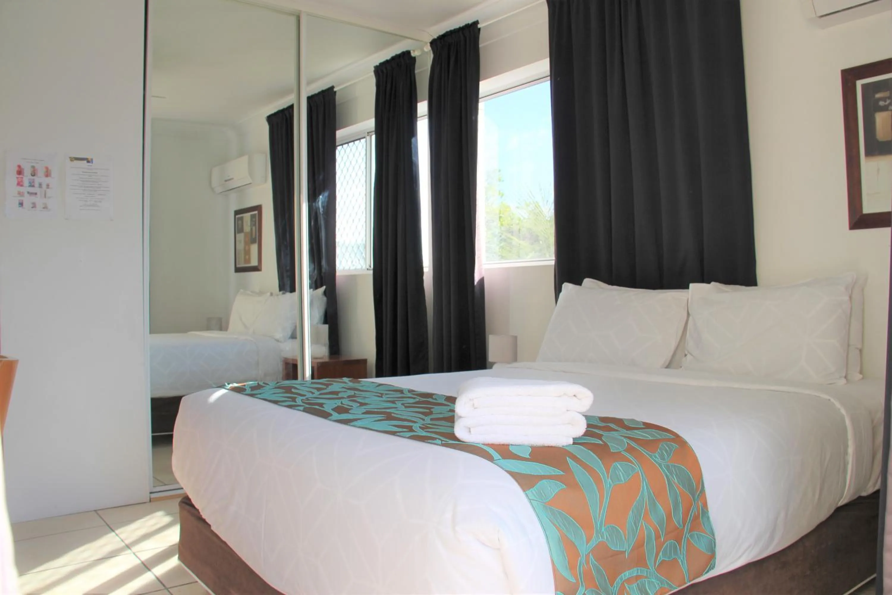 Bed in Broadwater Keys Holiday Apartments
