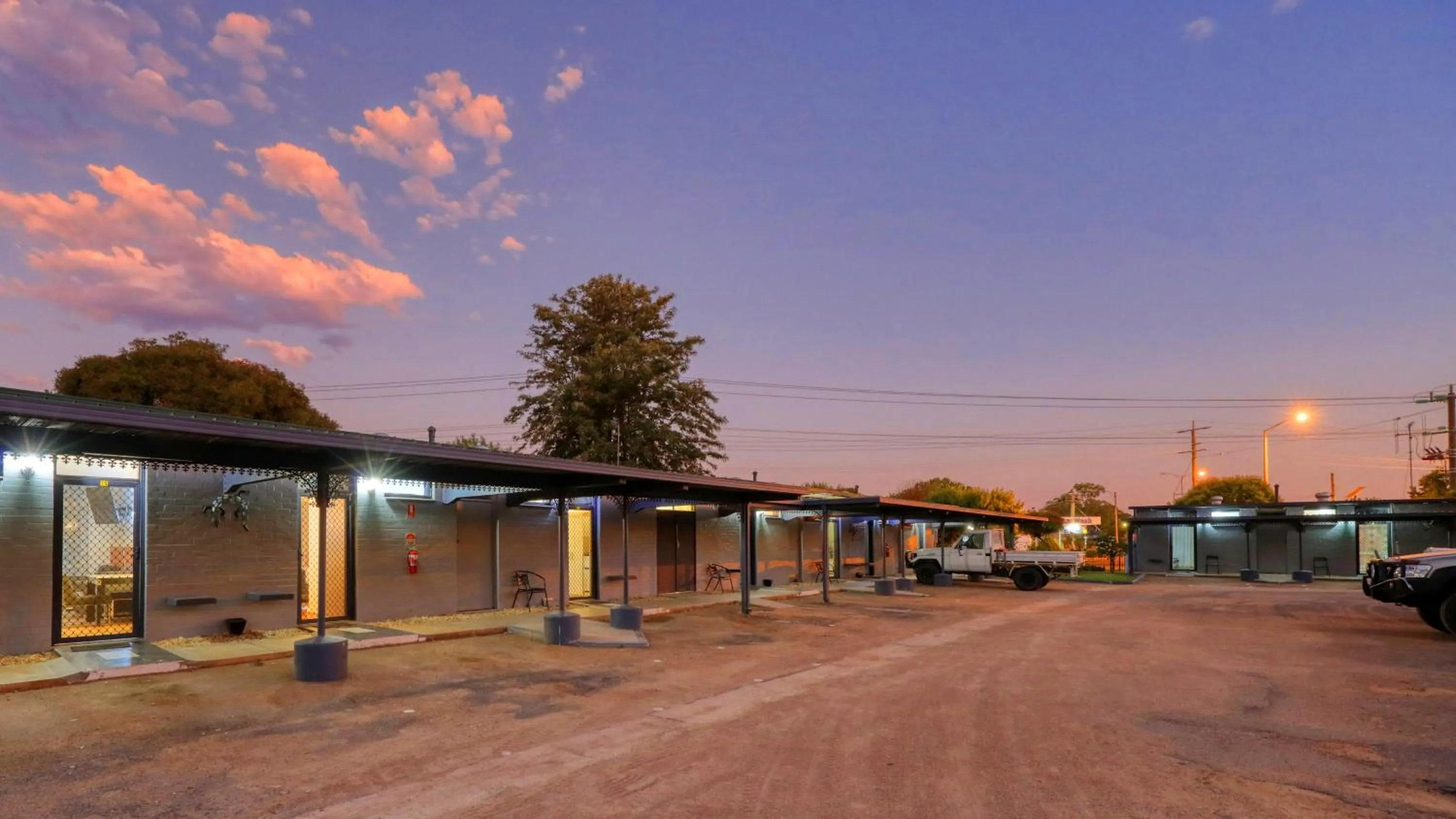 Parking in Rose City Motor Inn