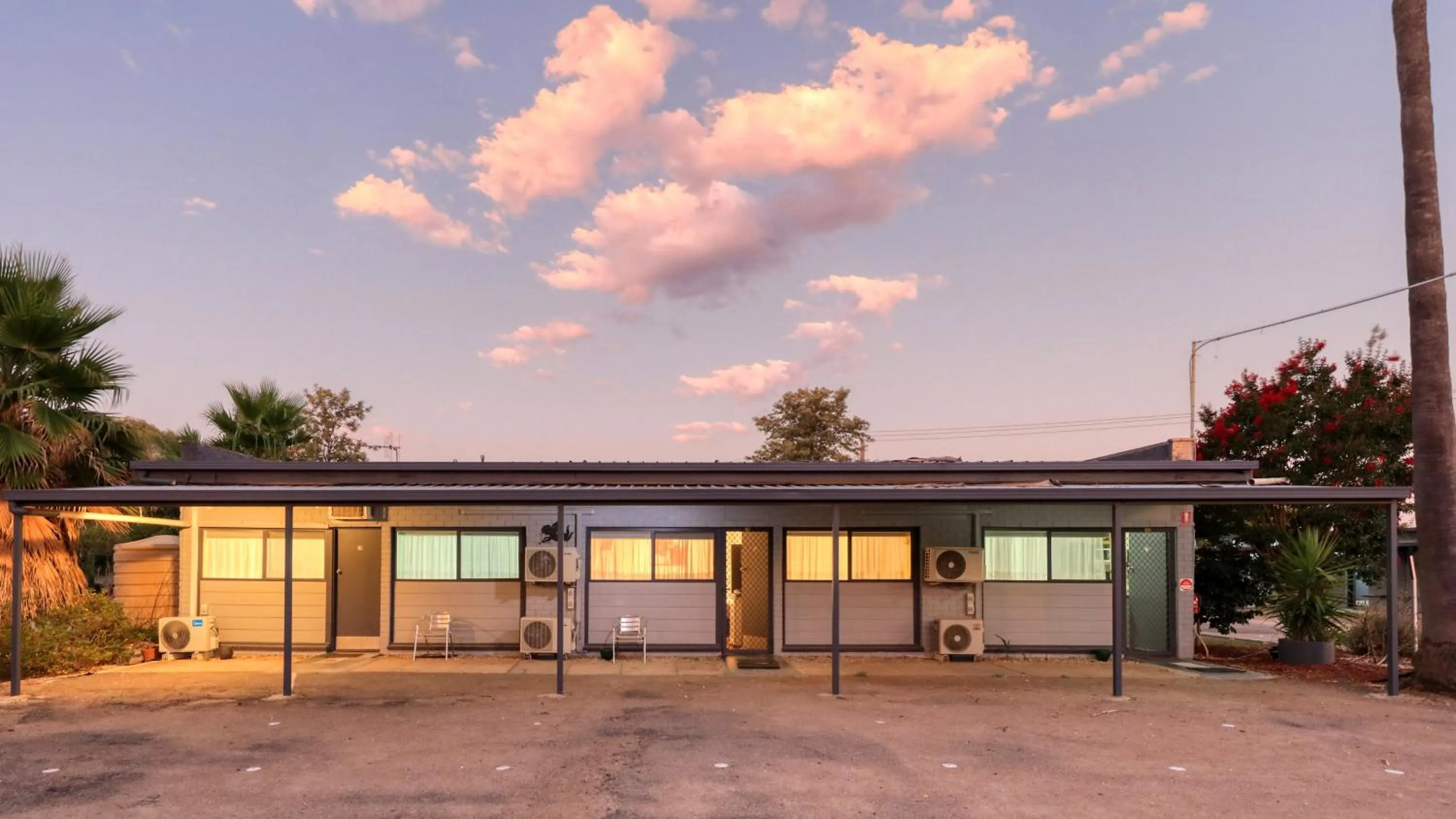 Property building in Rose City Motor Inn