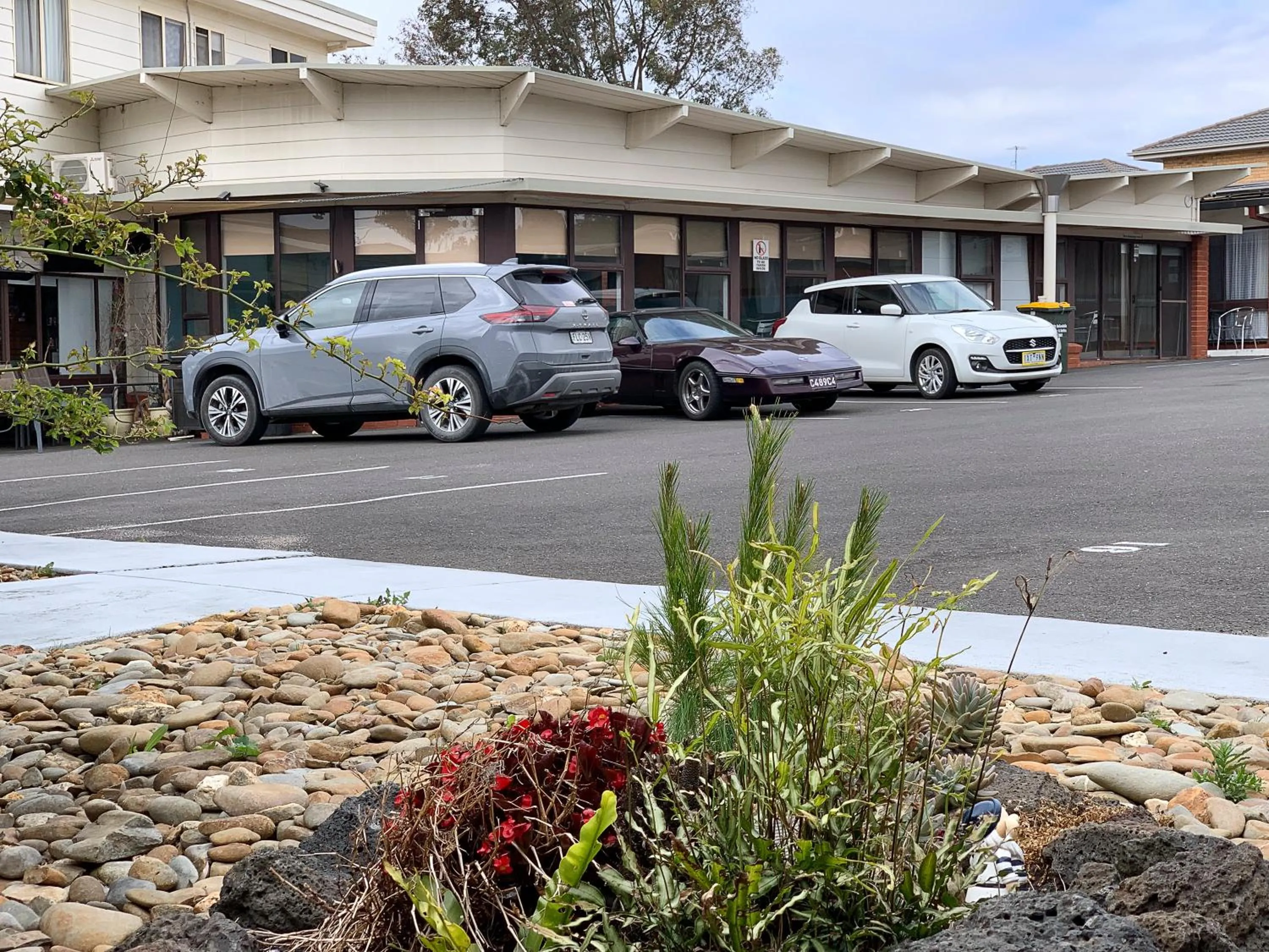 Parking in Abbotswood Motor Inn