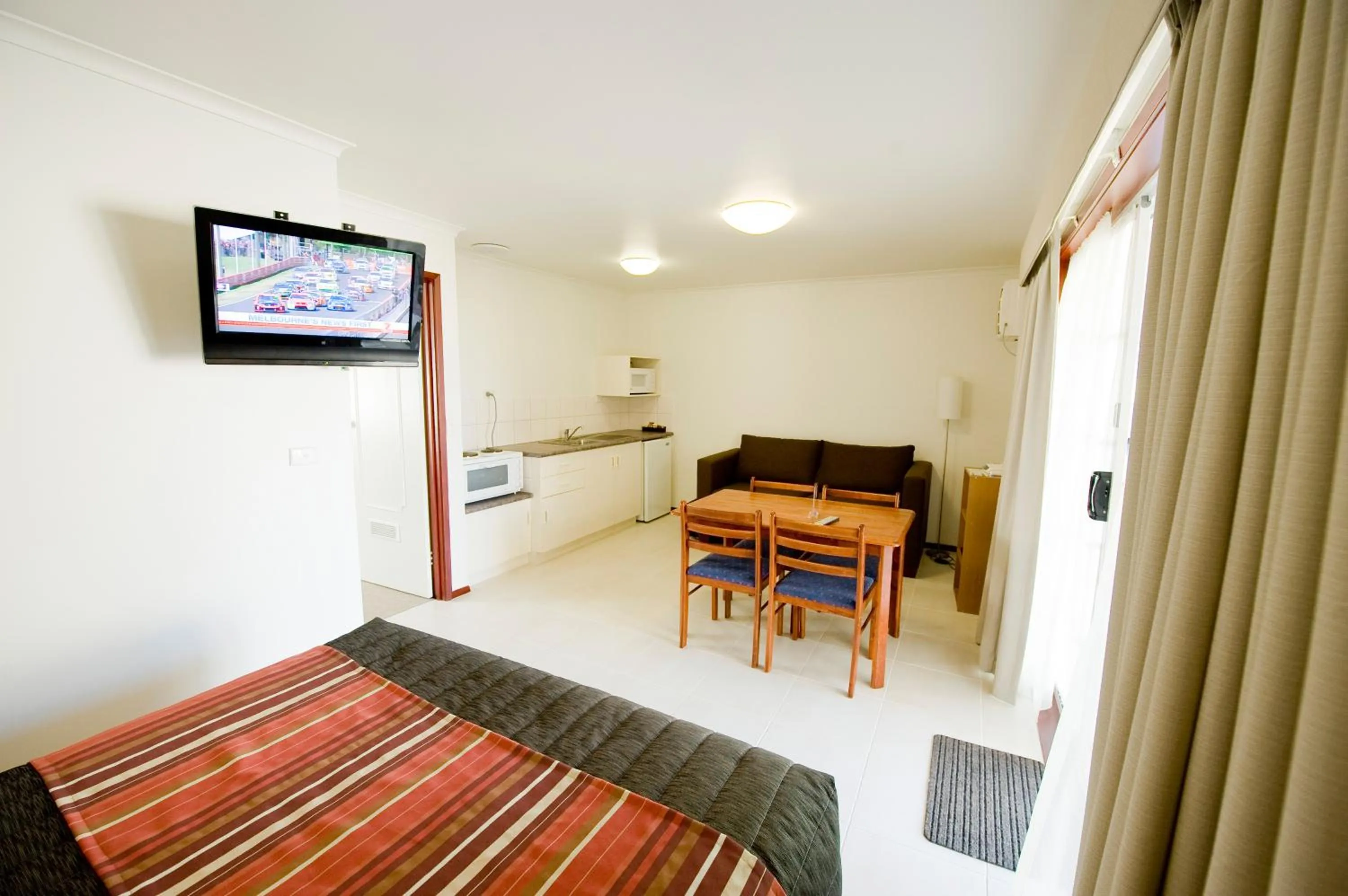 Decorative detail in Redwood Manor Motel Apartments