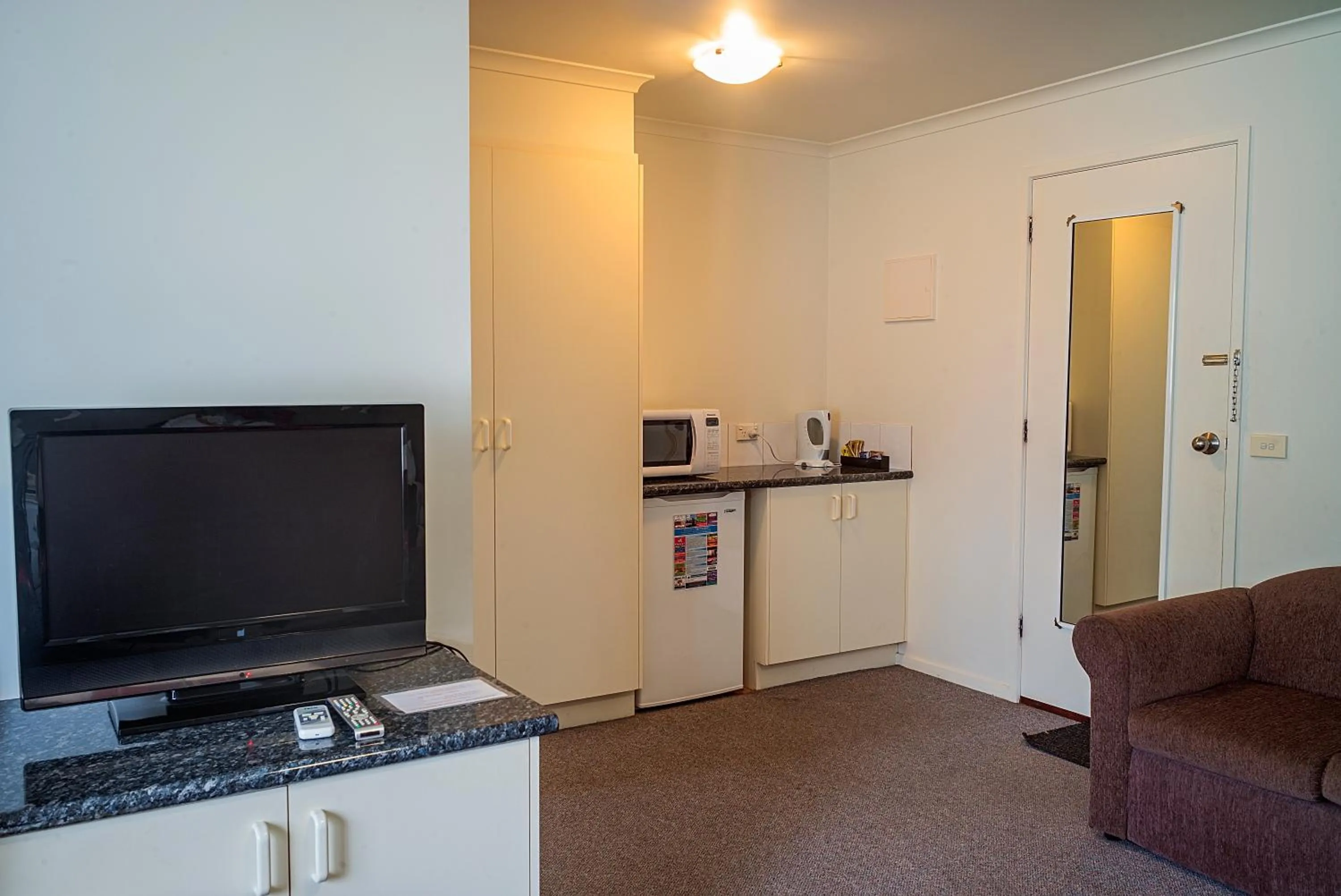Decorative detail in Redwood Manor Motel Apartments