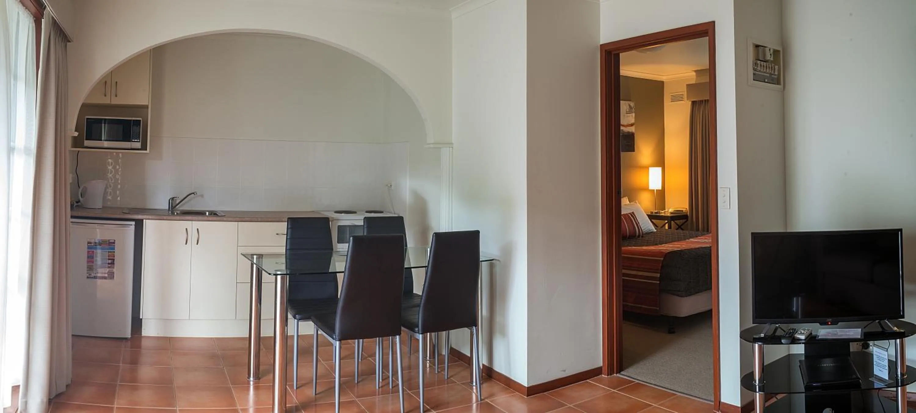 Dining area in Redwood Manor Motel Apartments