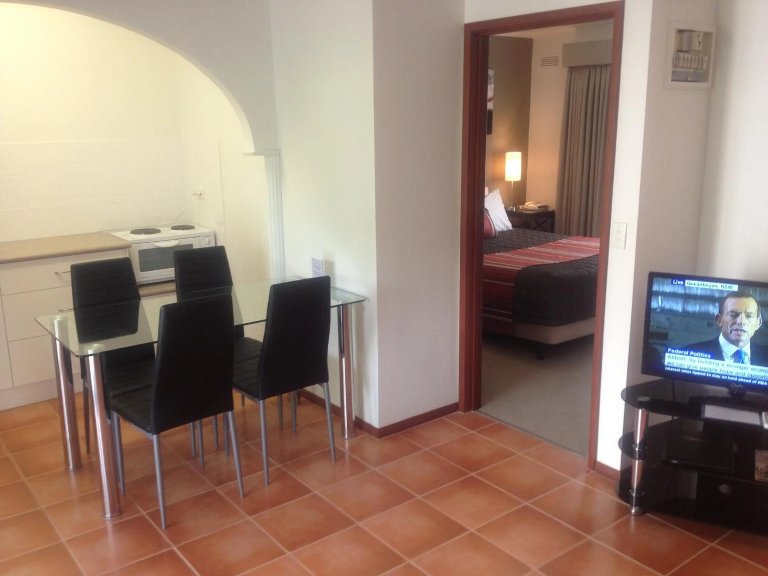 Dining area in Redwood Manor Motel Apartments