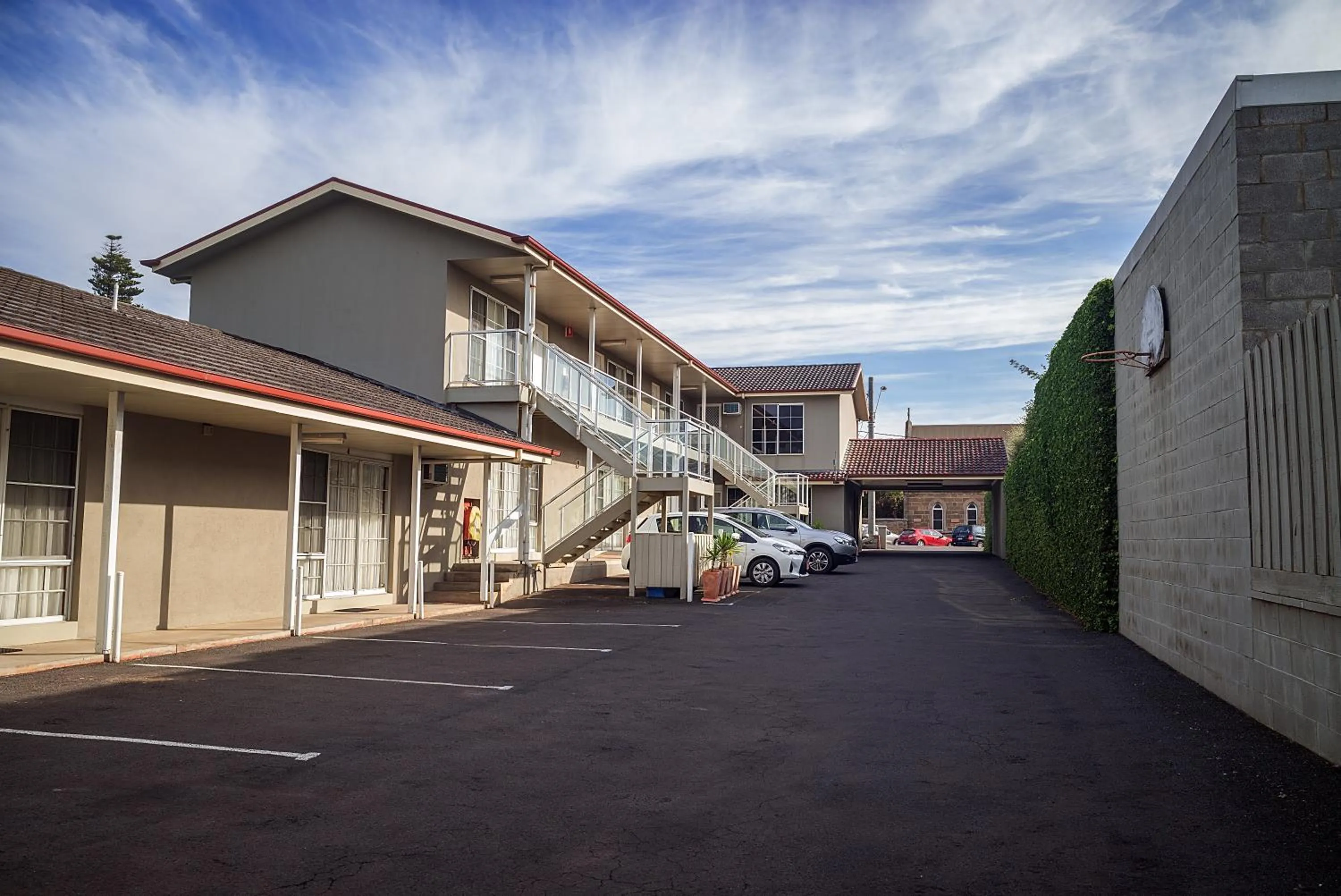 Property building in Redwood Manor Motel Apartments