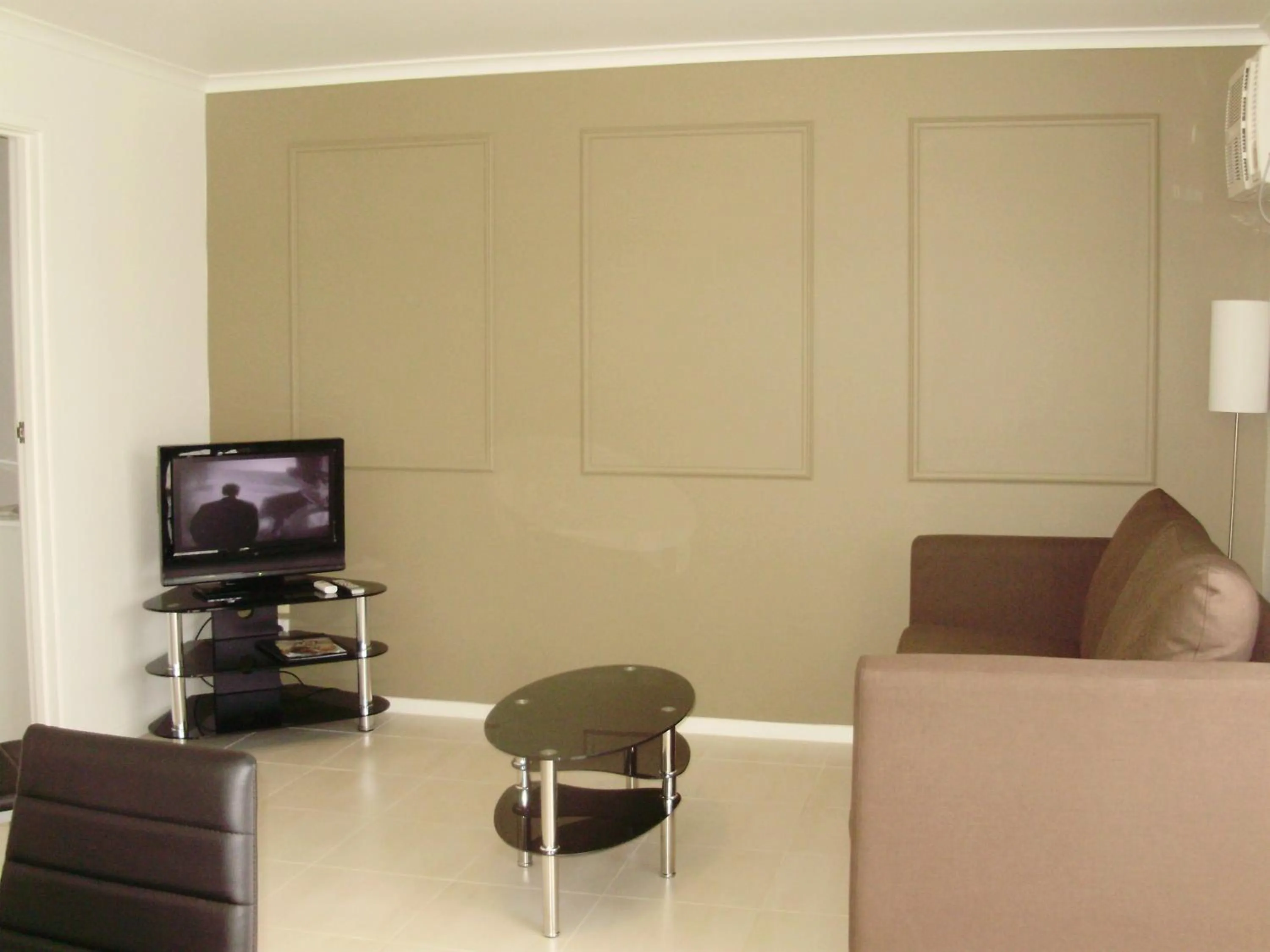 Living room in Redwood Manor Motel Apartments