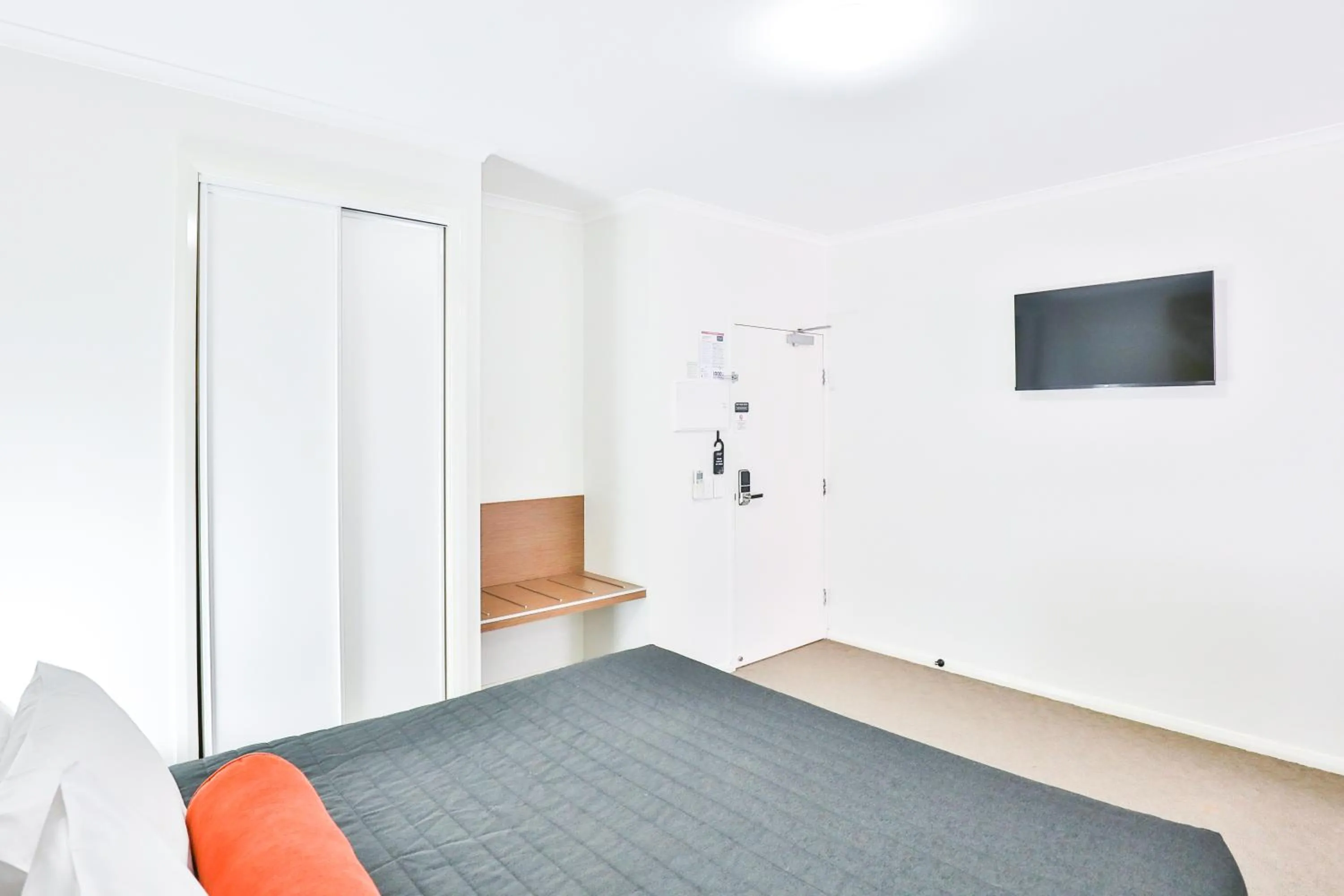 Bed in Indulge Apartments - Ontario