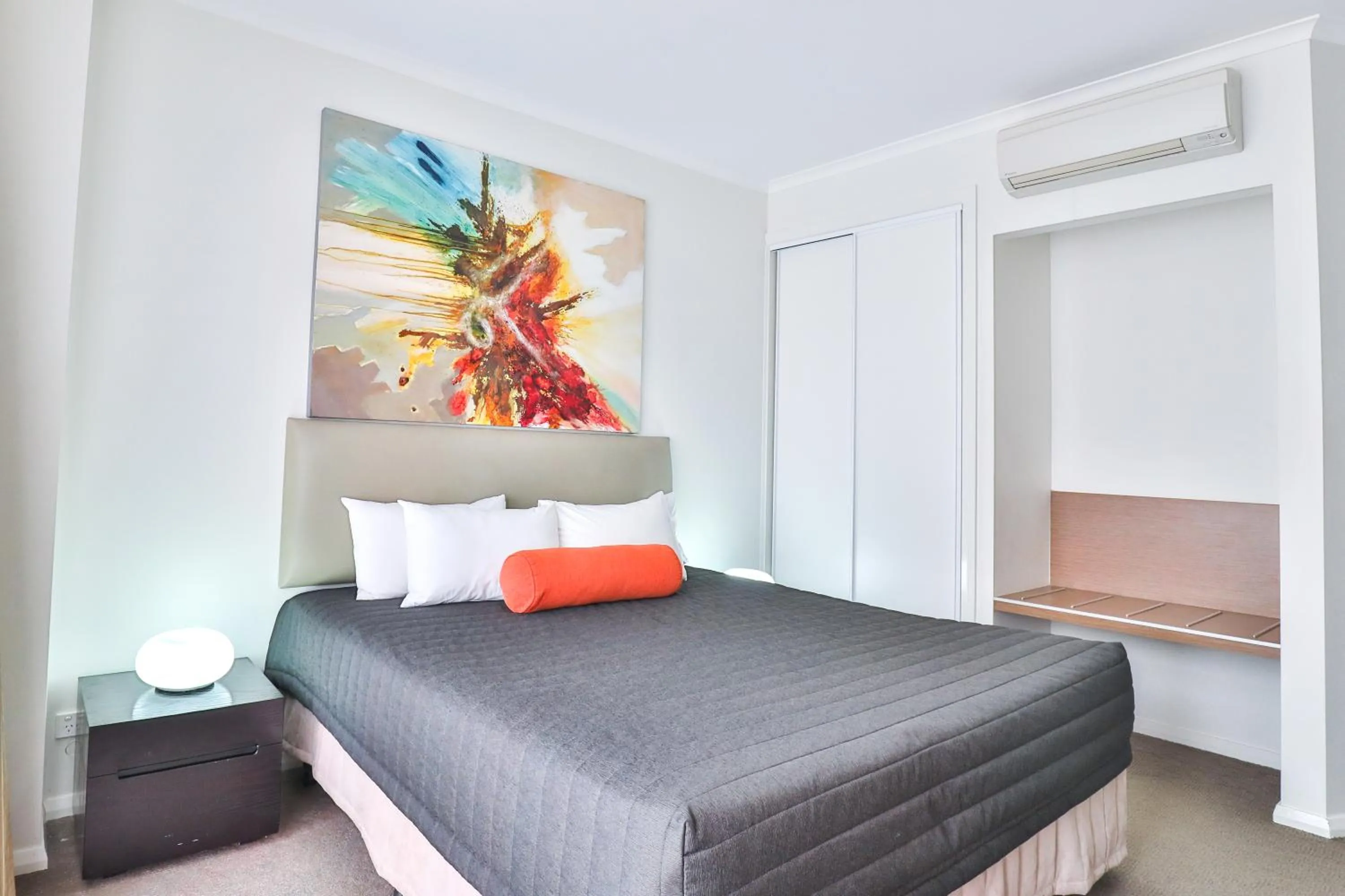 Bed in Indulge Apartments - Ontario