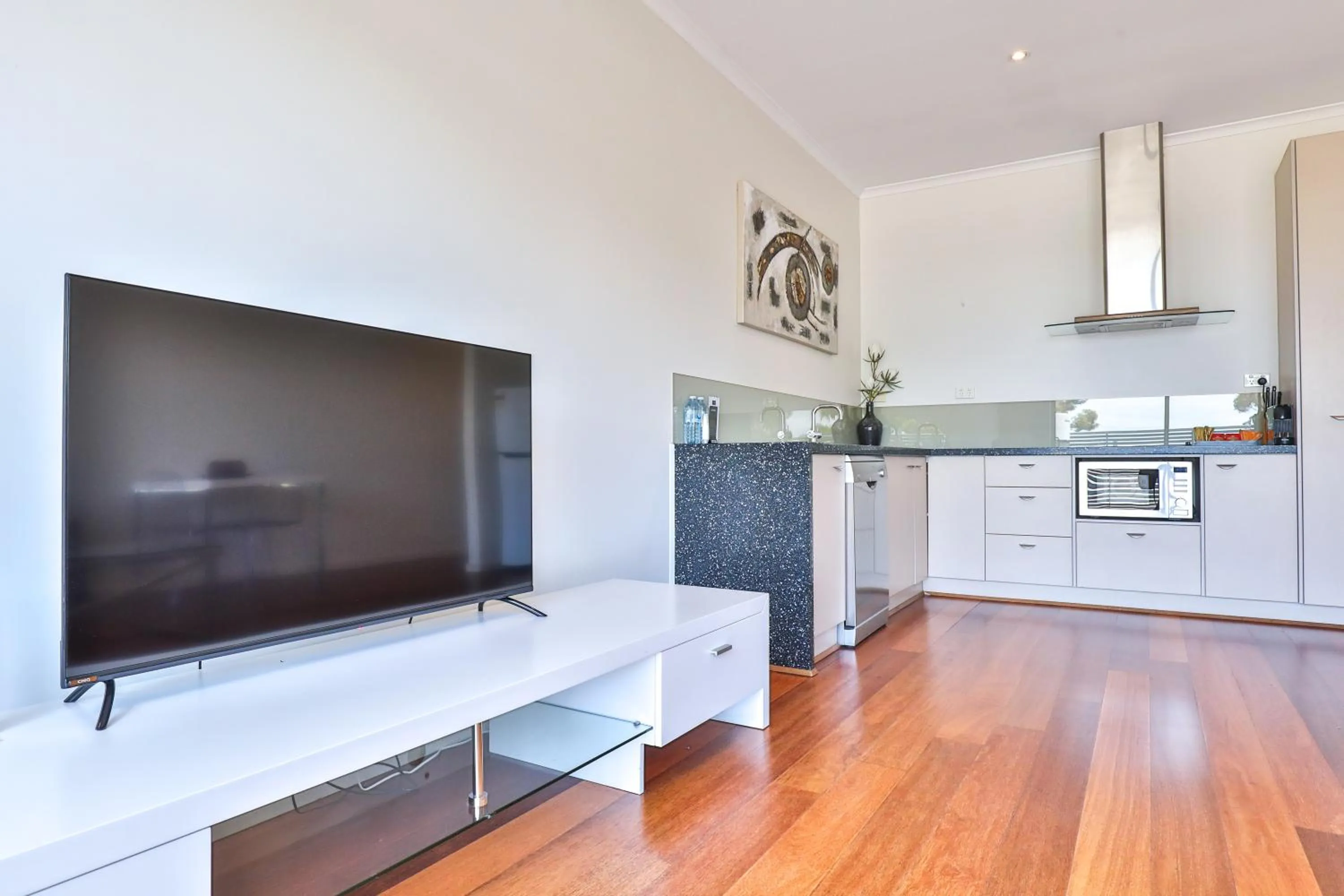 Kitchen or kitchenette in Indulge Apartments - Langtree