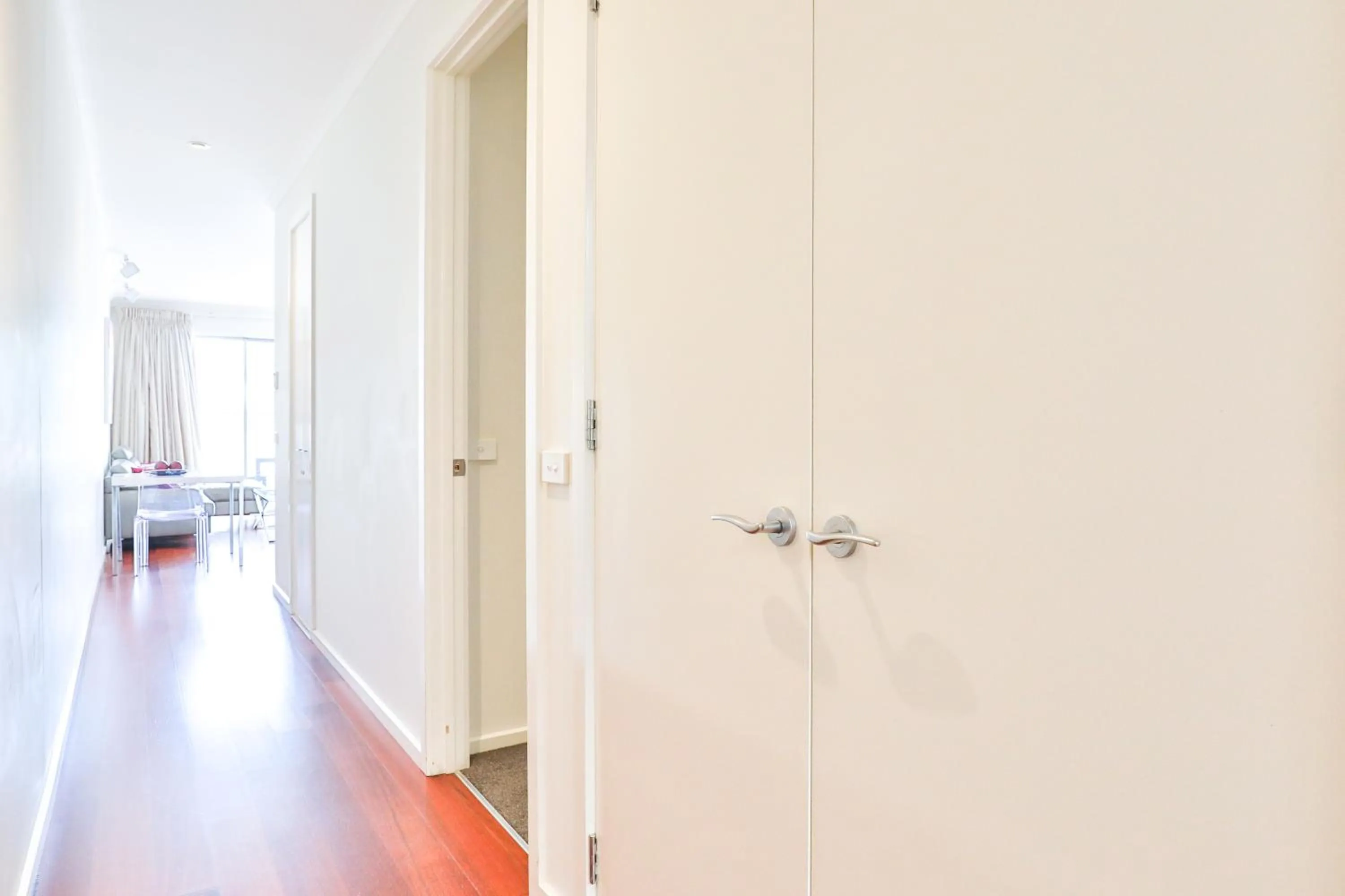 wardrobe in Indulge Apartments - Langtree