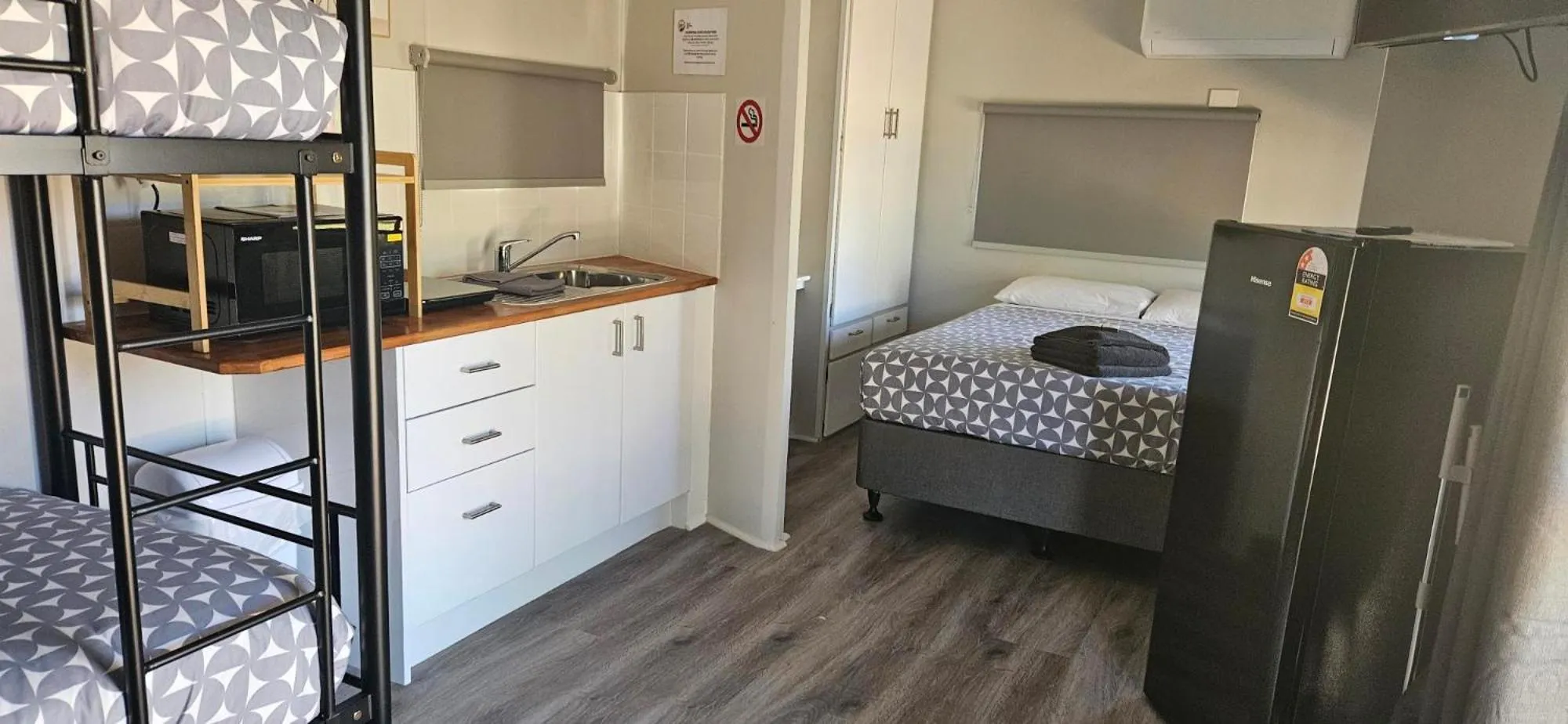 Photo of the whole room, Bed in Drummond Cove Holiday Park