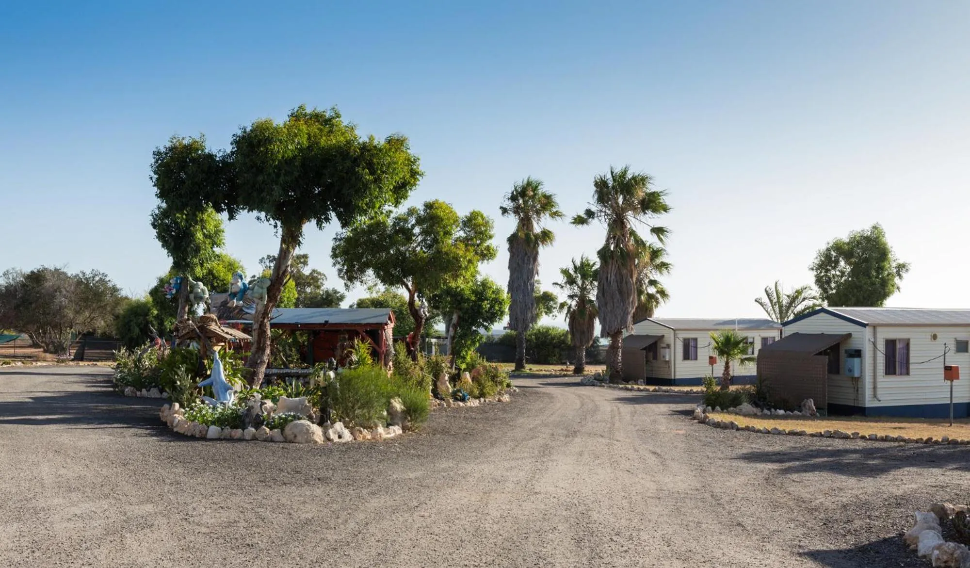 Property building in Drummond Cove Holiday Park