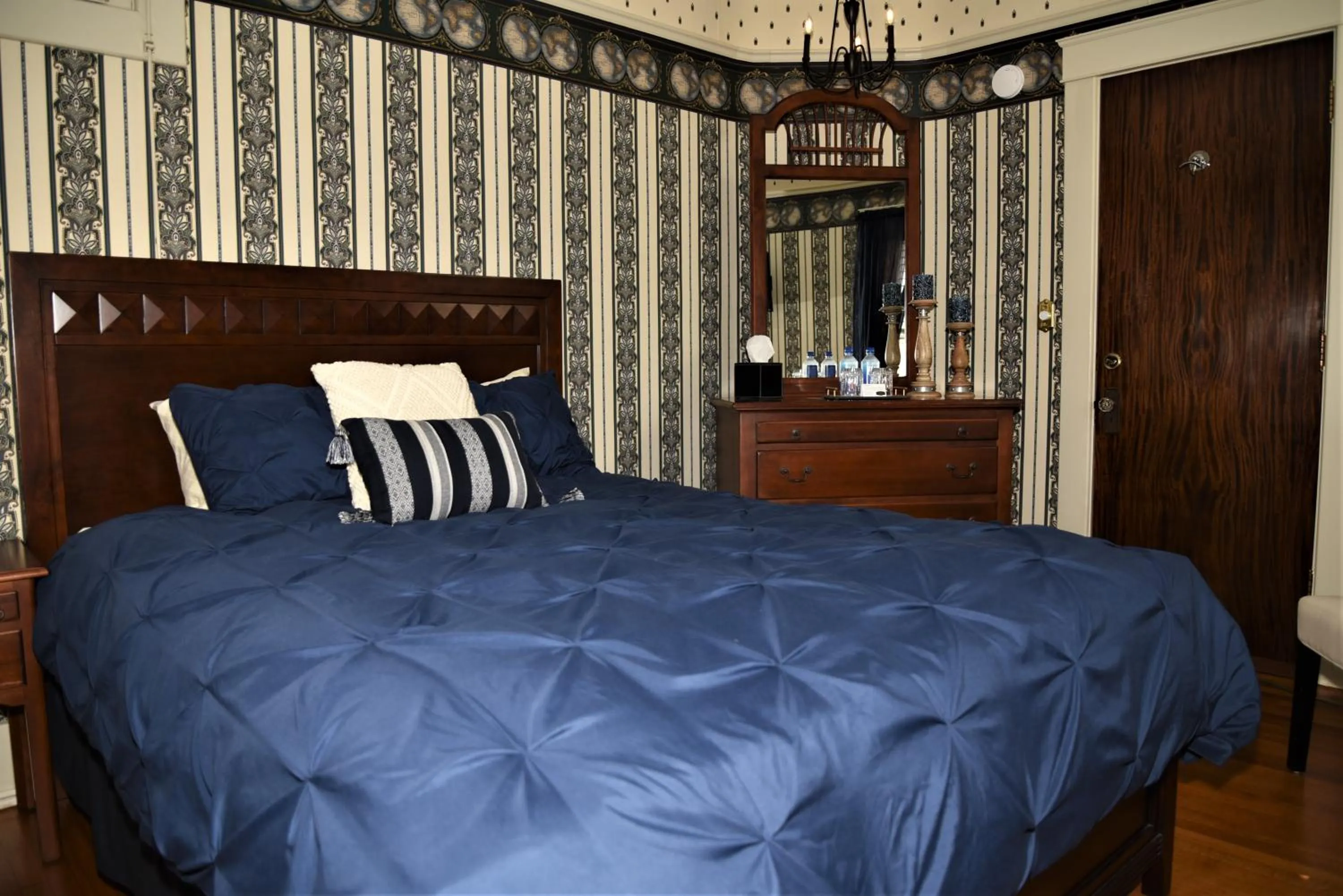 Bed in Grand Colonial Bed and Breakfast