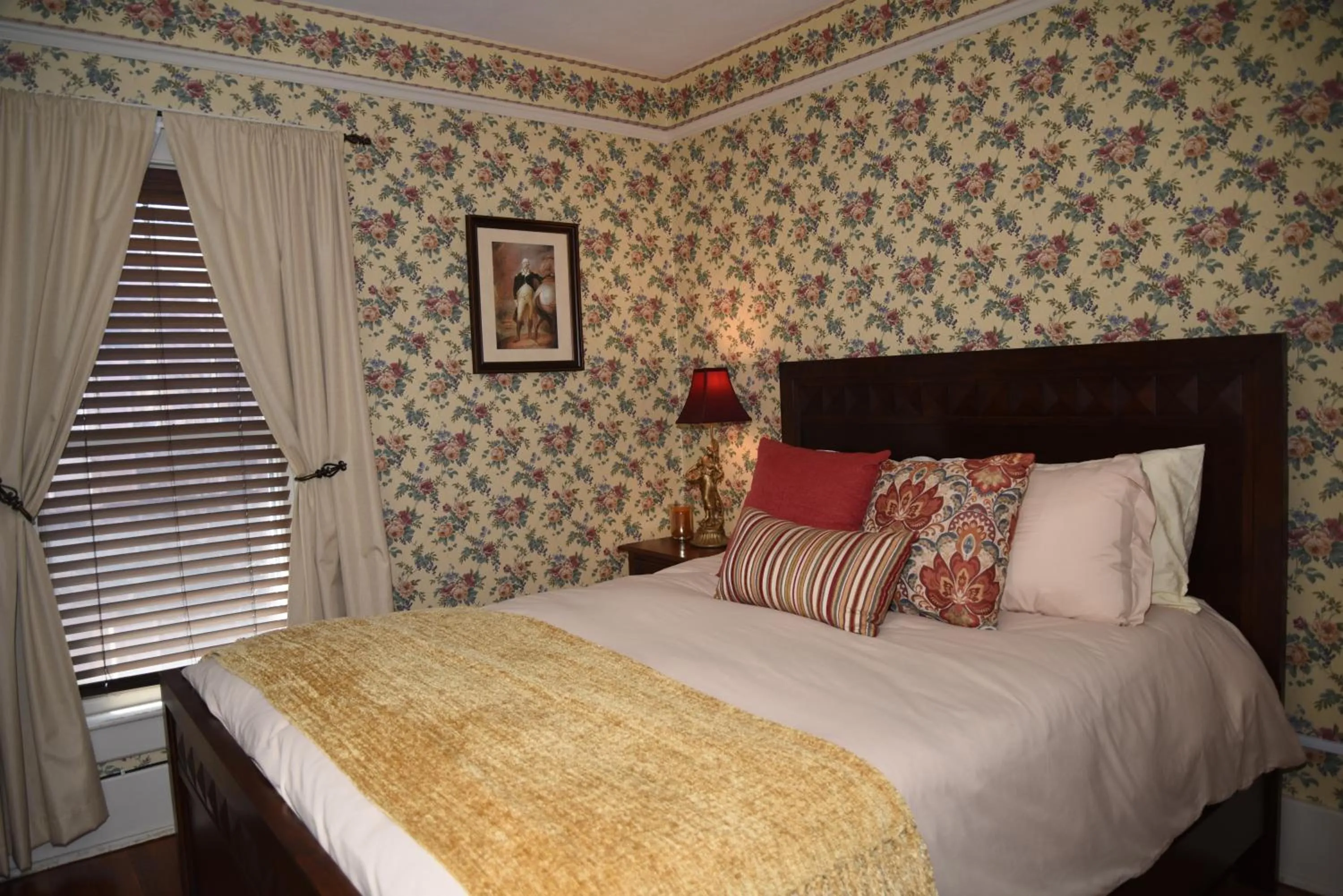 Bedroom, Bed in Grand Colonial Bed and Breakfast