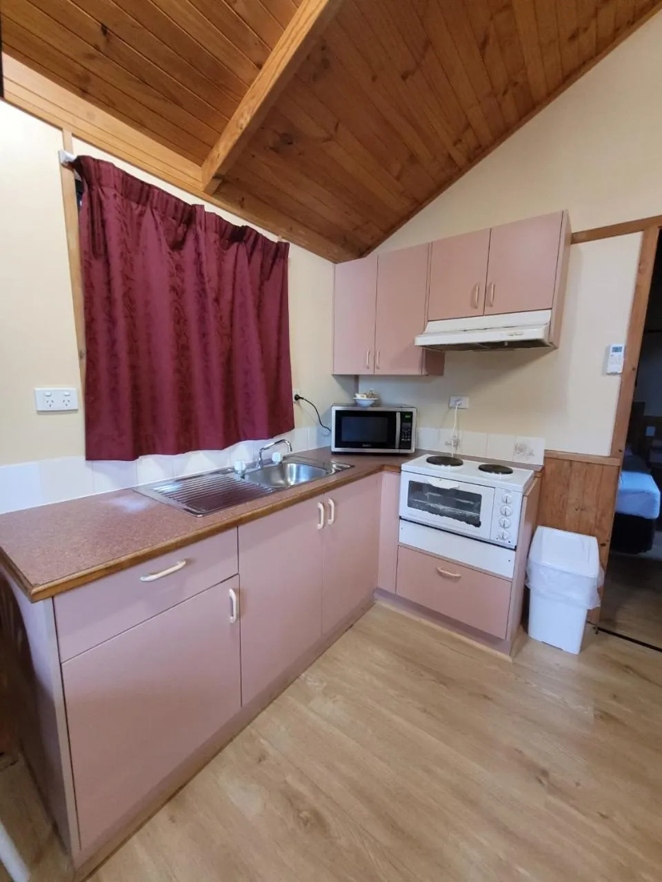 Kitchen or kitchenette in Lani's Holiday Island