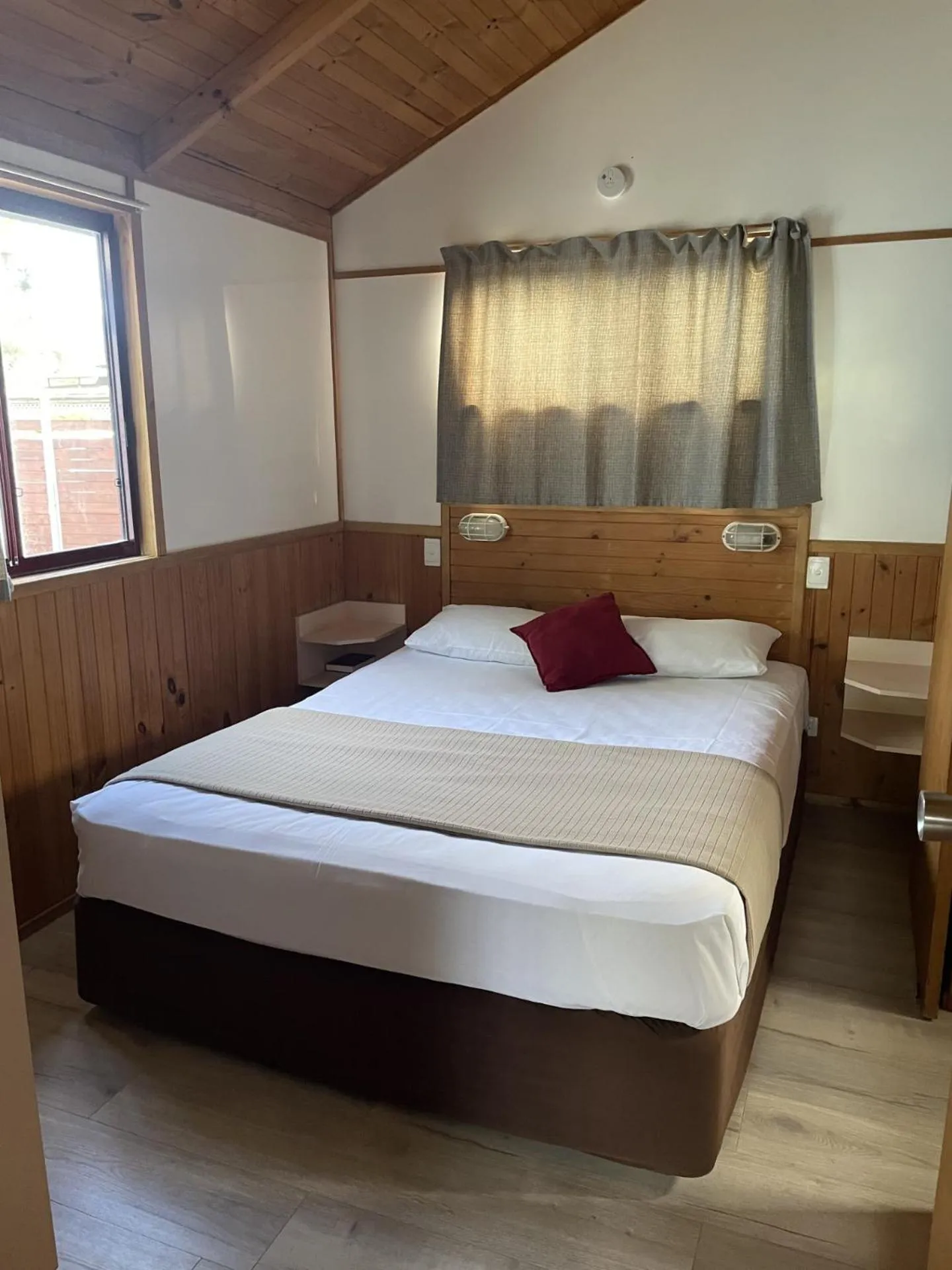 Bedroom, Bed in Lani's Holiday Island