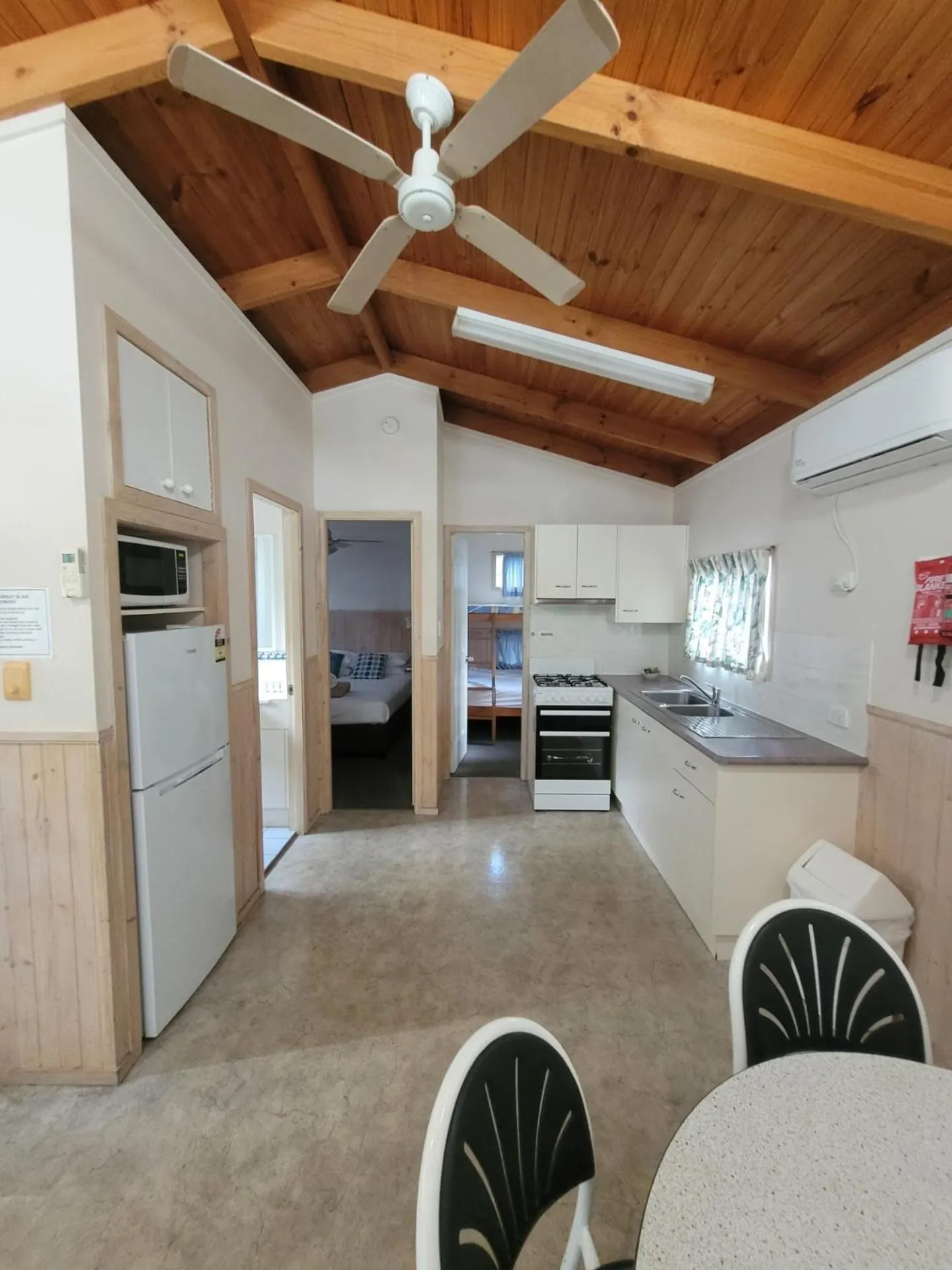 Kitchen or kitchenette in Lani's Holiday Island