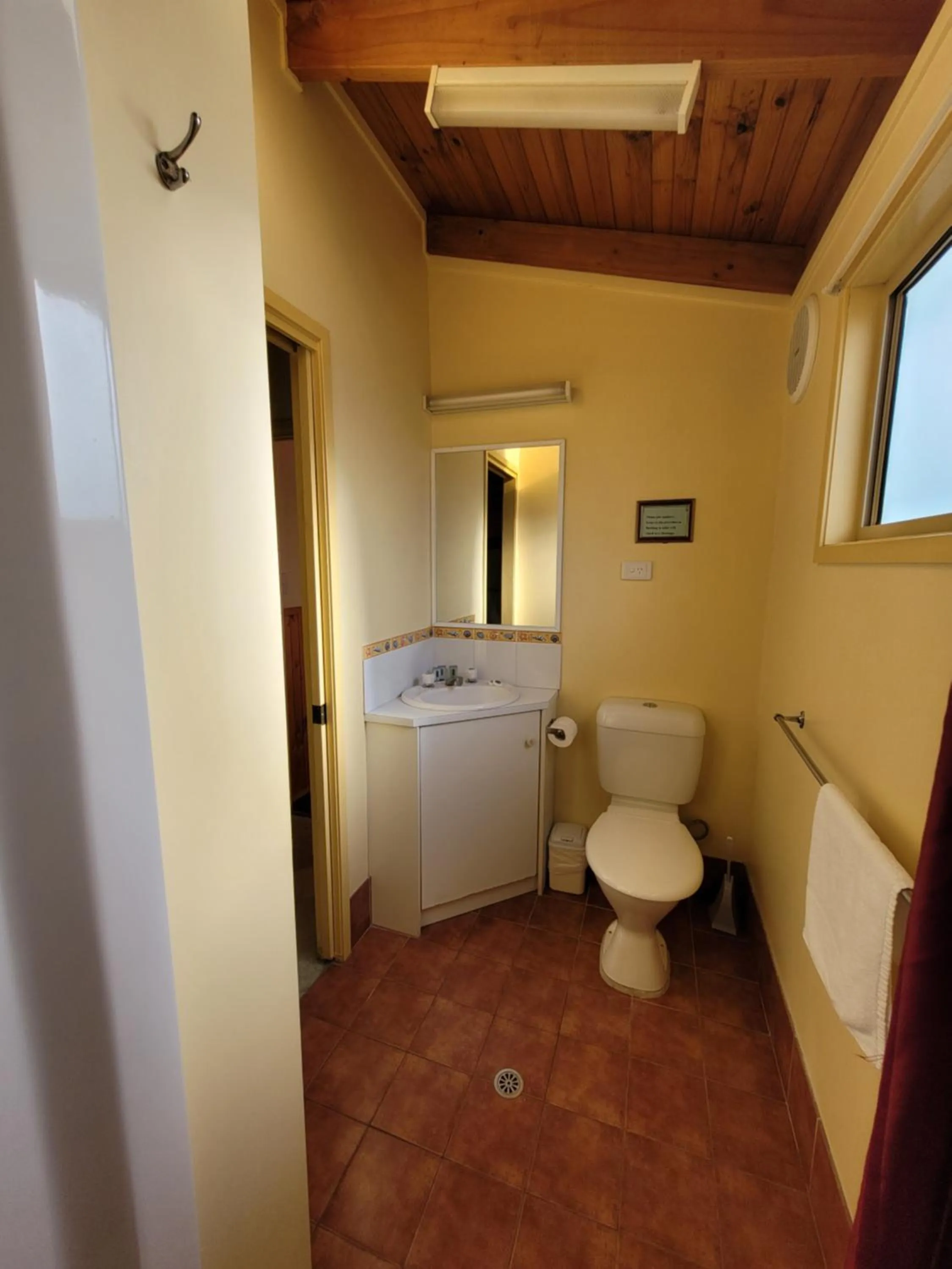 Toilet in Lani's Holiday Island