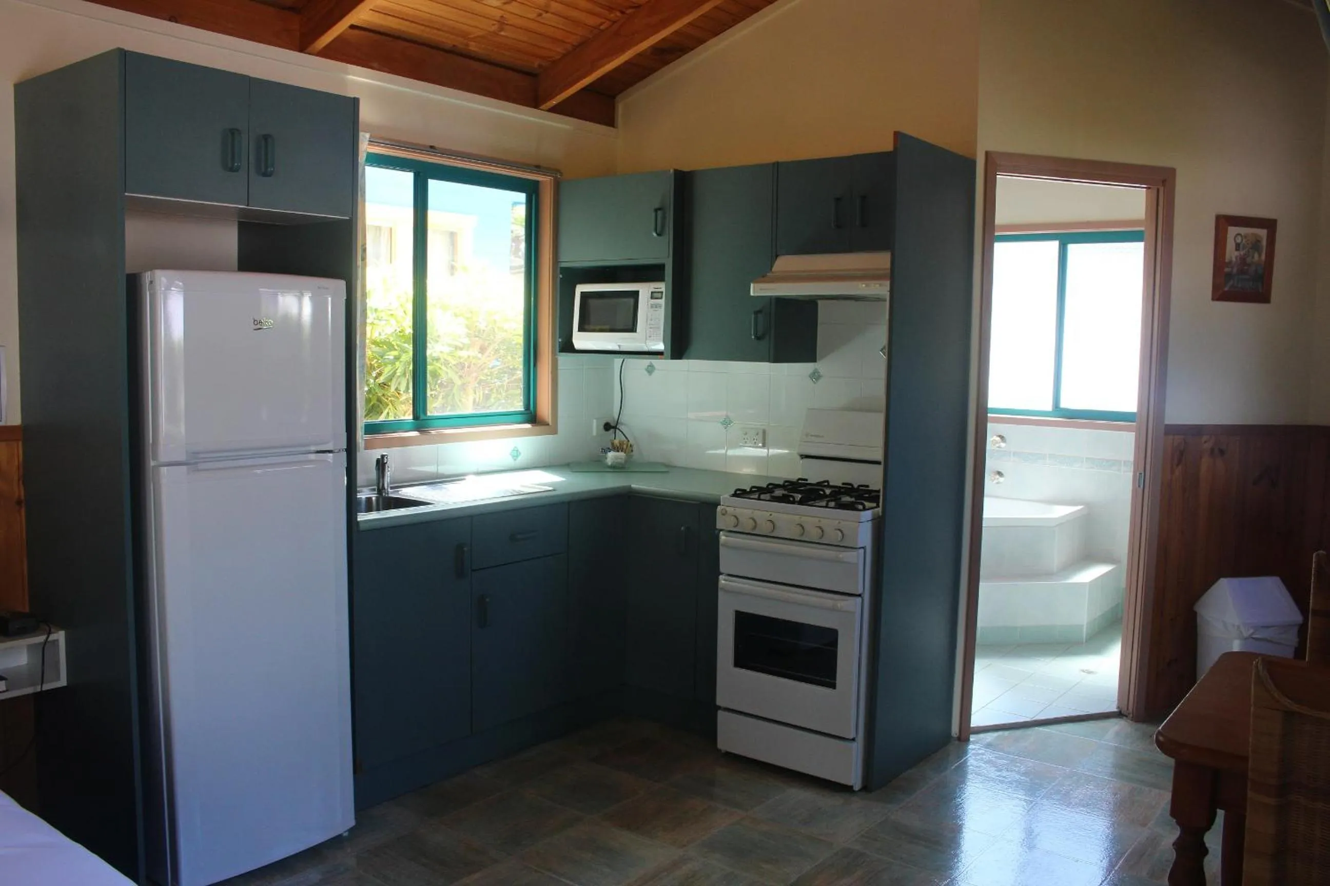 Kitchen or kitchenette in Lani's Holiday Island
