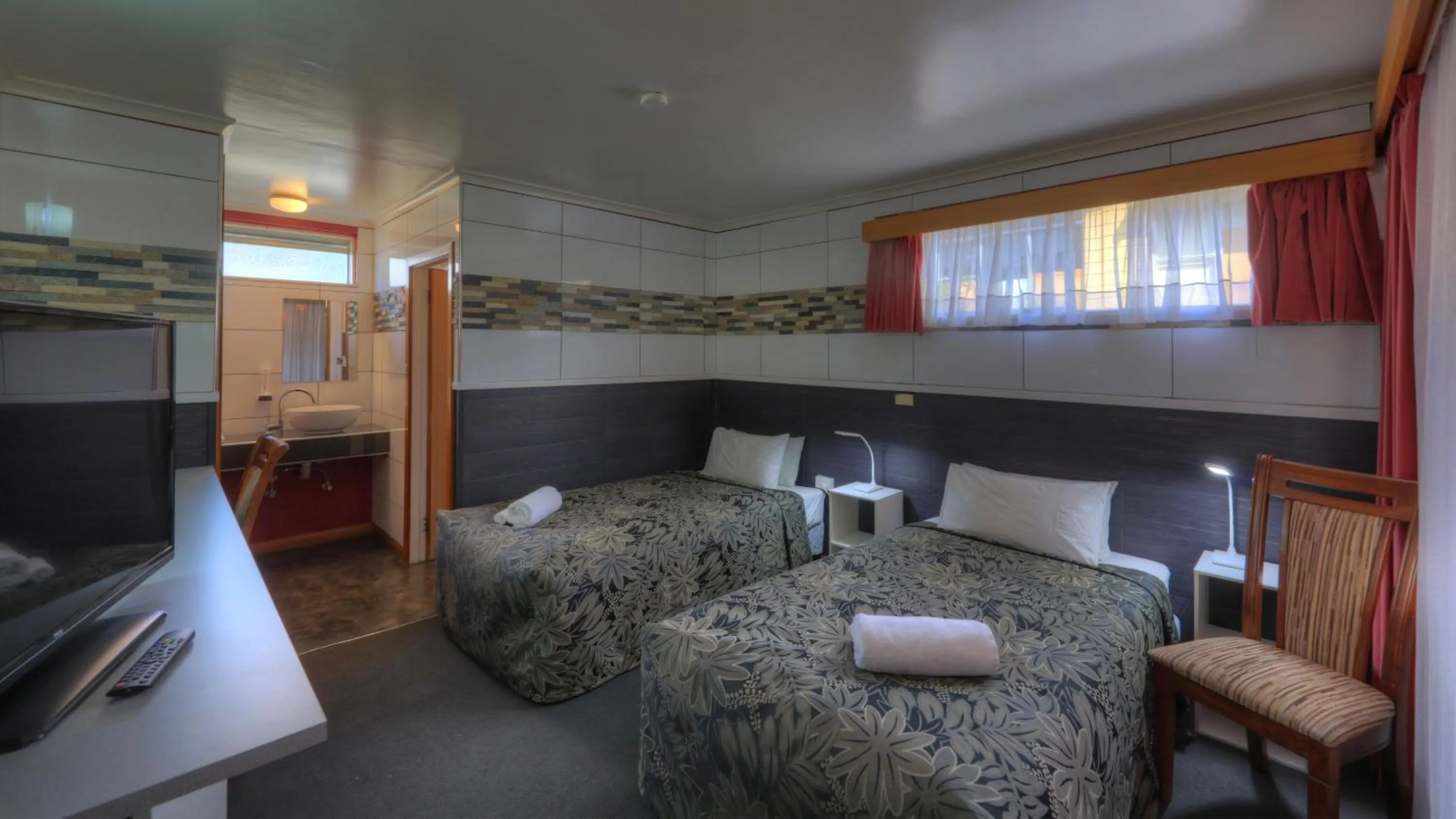 Bed in Queenstown Motor Lodge