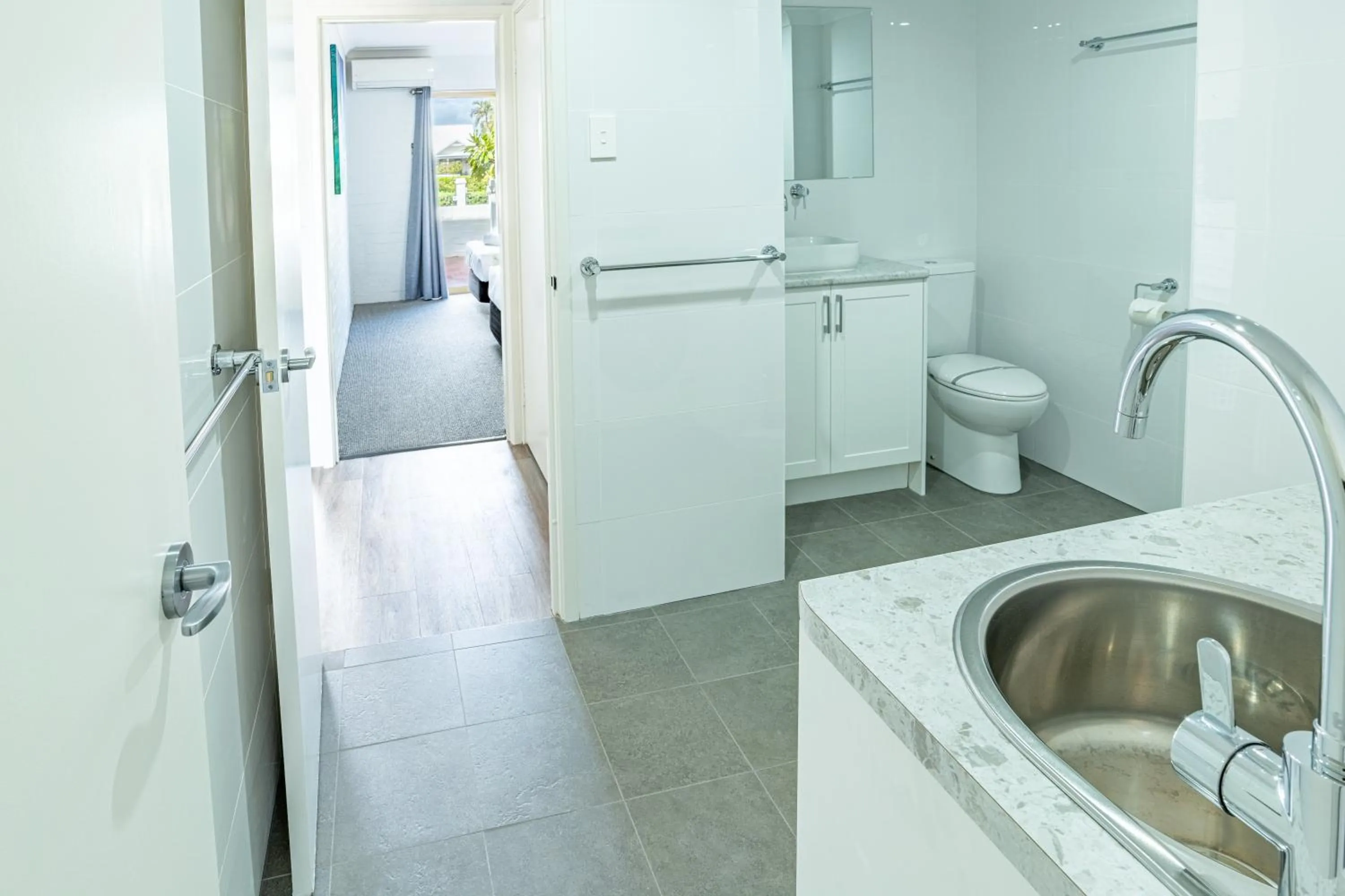 Bathroom in Kalbarri Murchison View Apartments