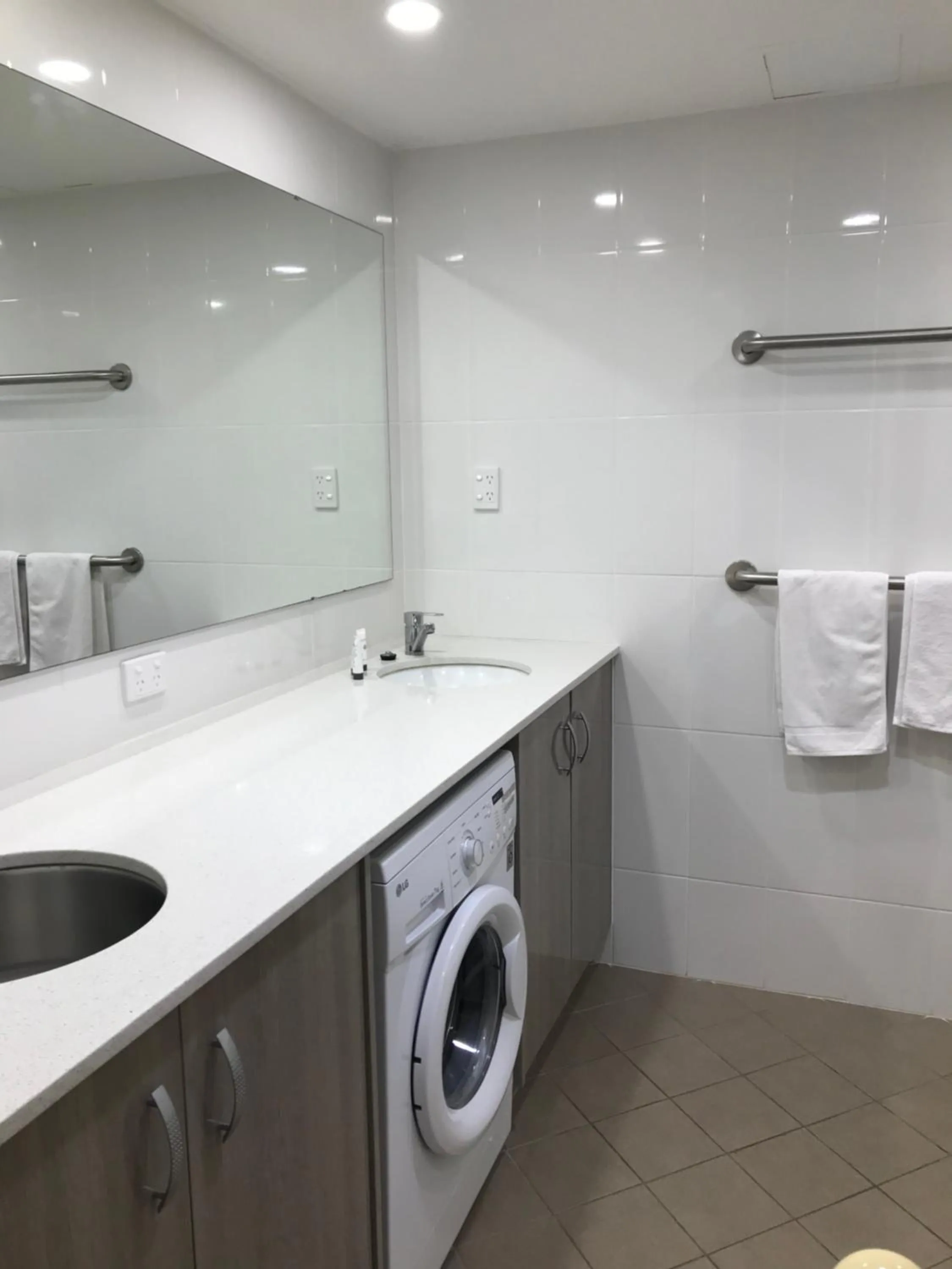 Bathroom in Kalbarri Murchison View Apartments